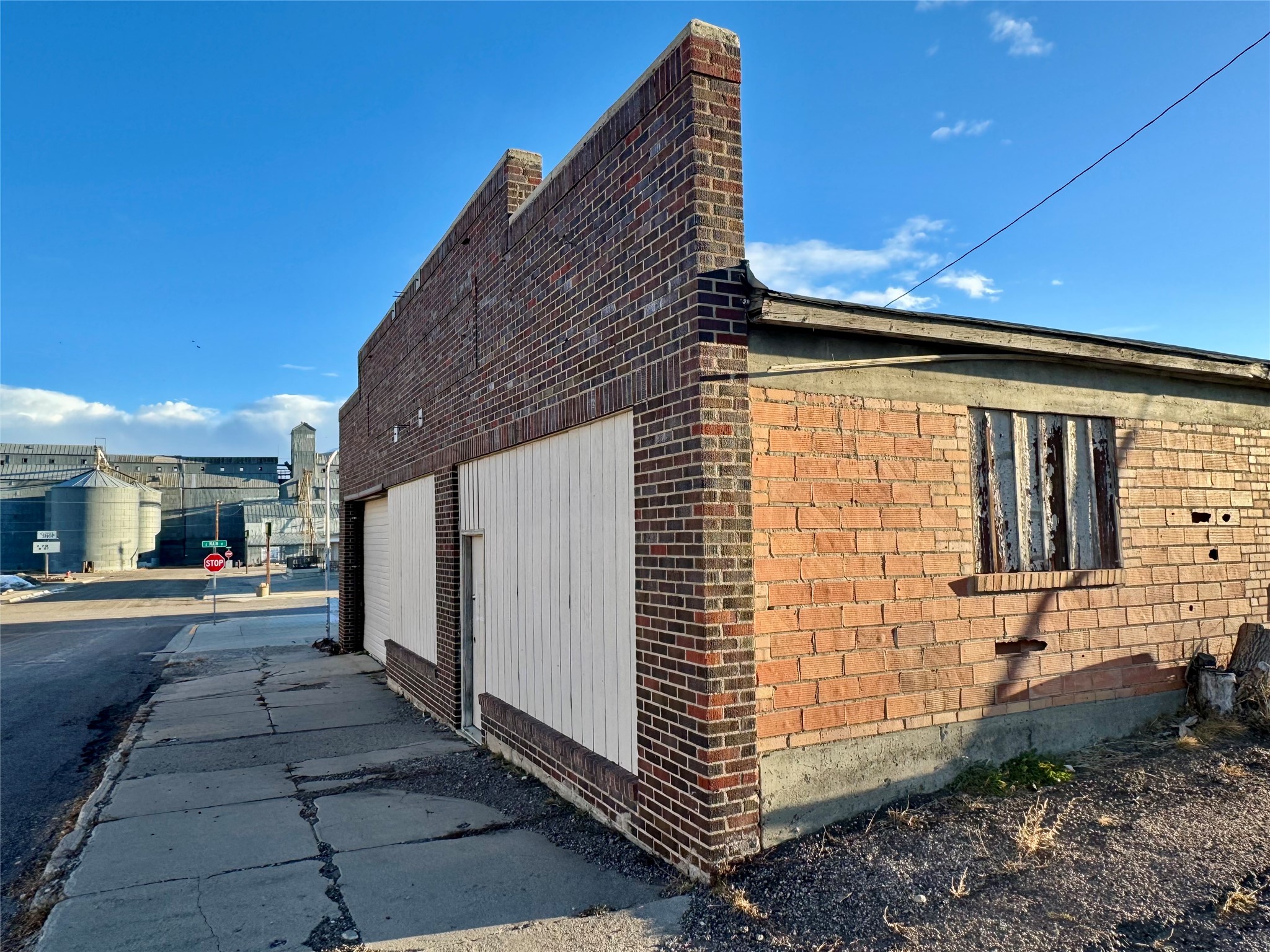 100 E Main Street Property Photo 14