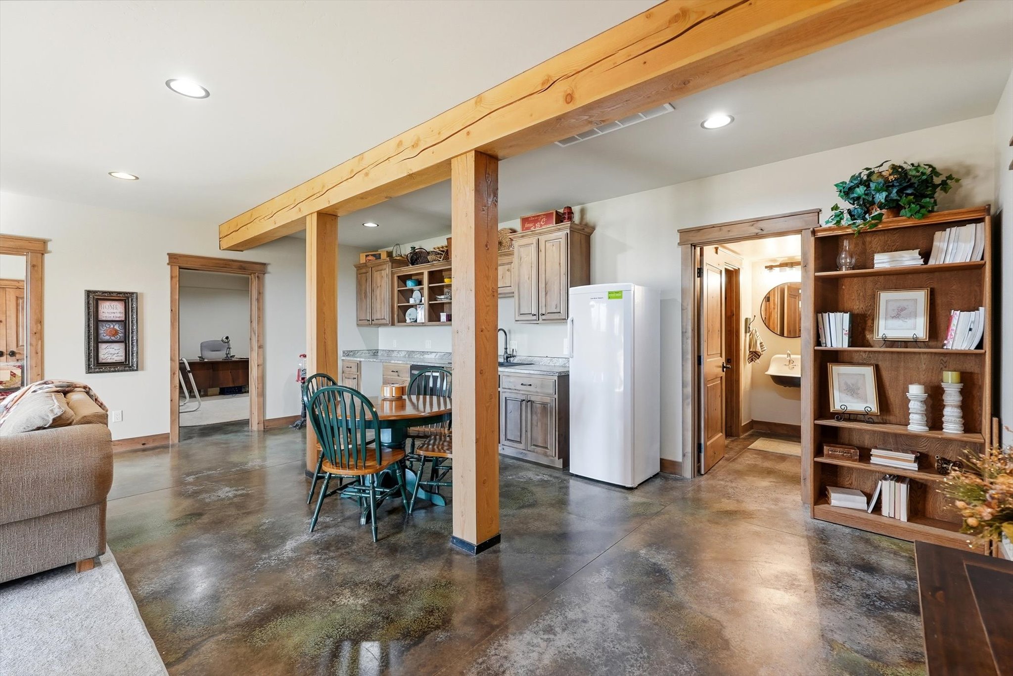 2074 Desperado Trail Property Photo 45