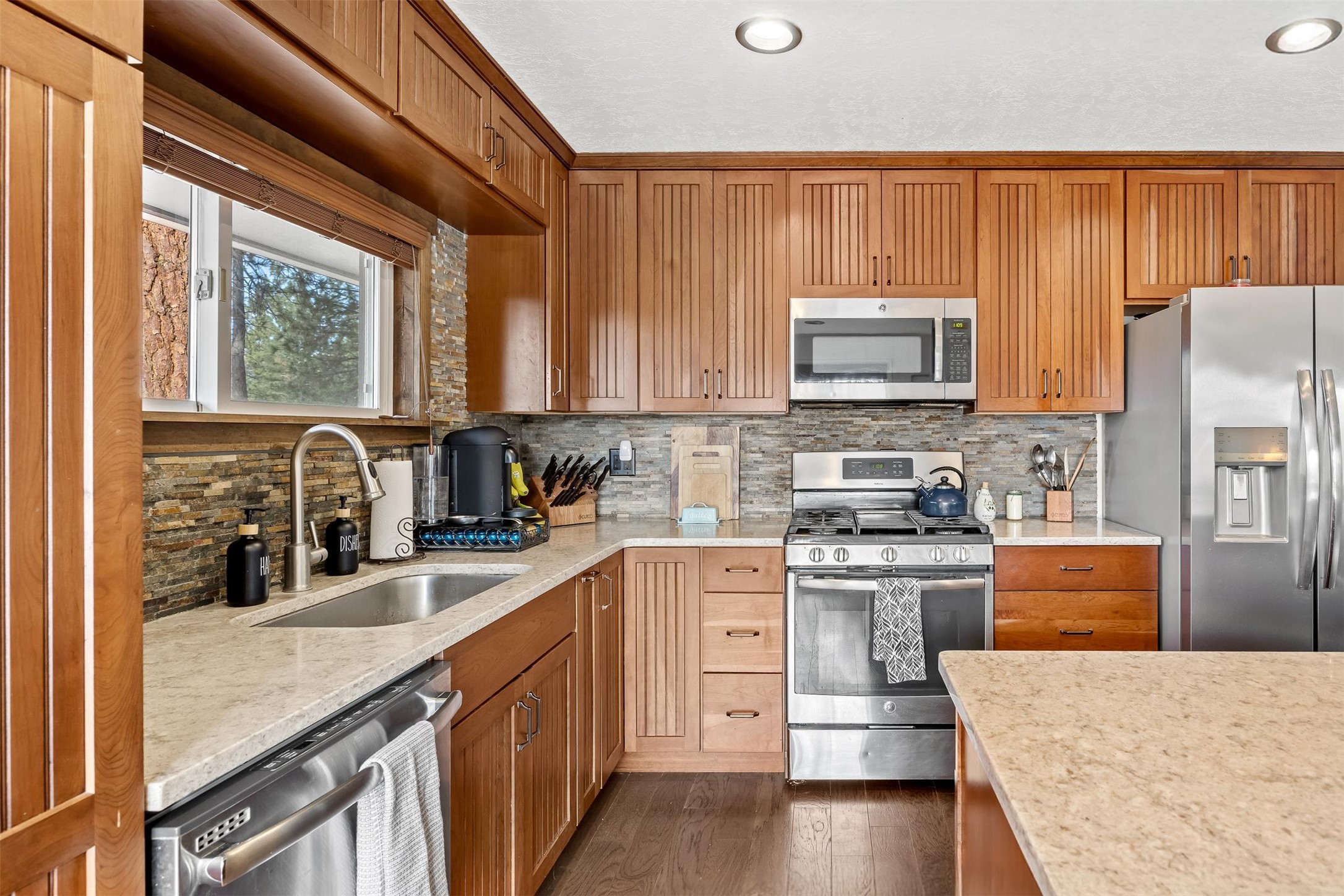 333 Hillview Drive Property Photo 8