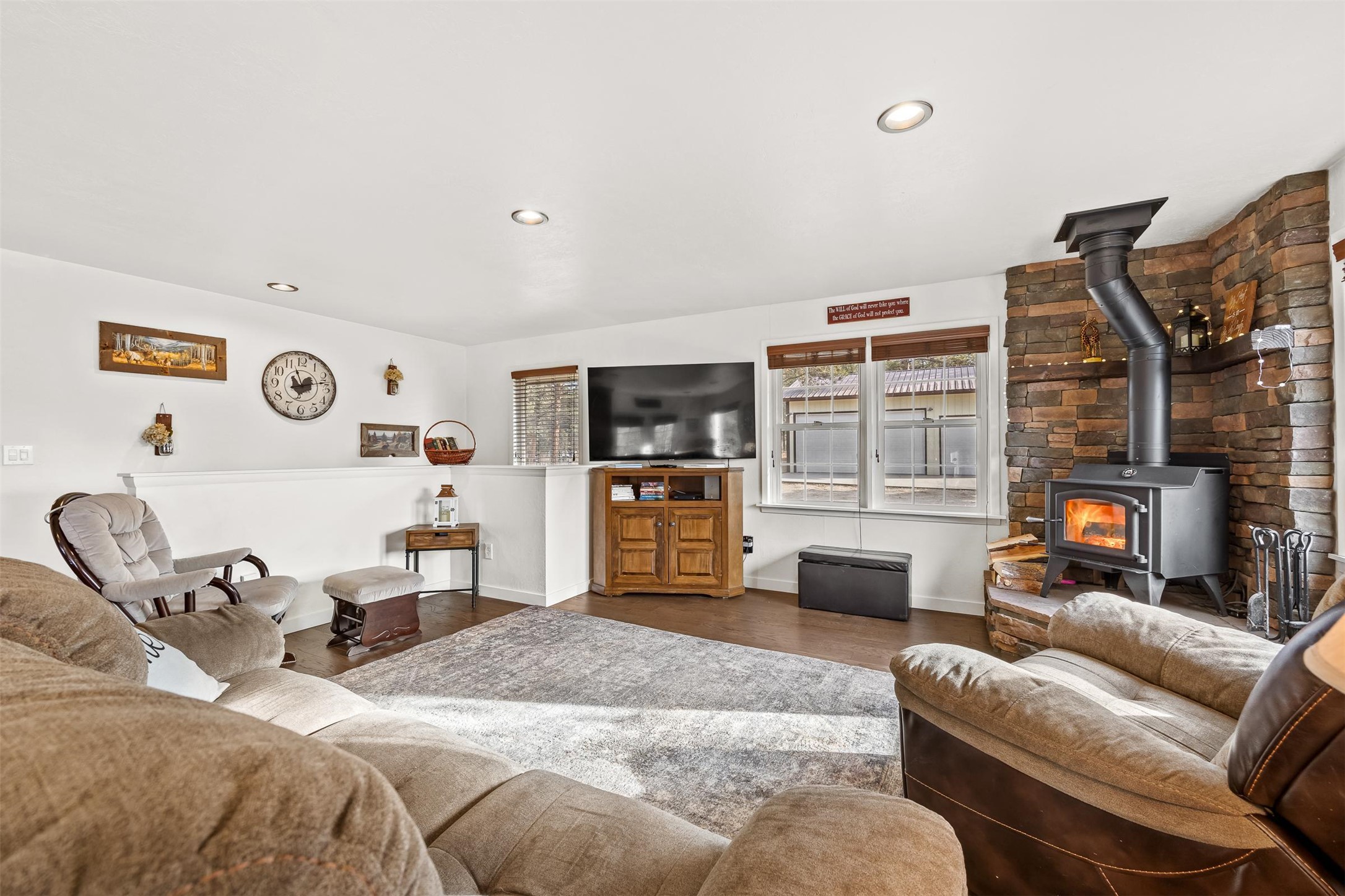 333 Hillview Drive Property Photo 10