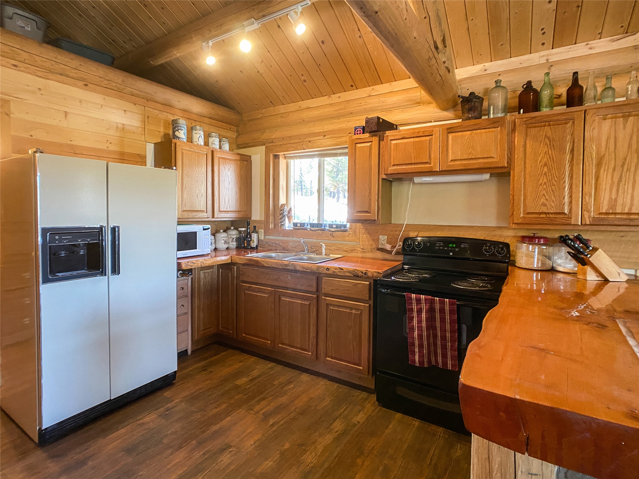 398 Reimel Loop Property Photo 5