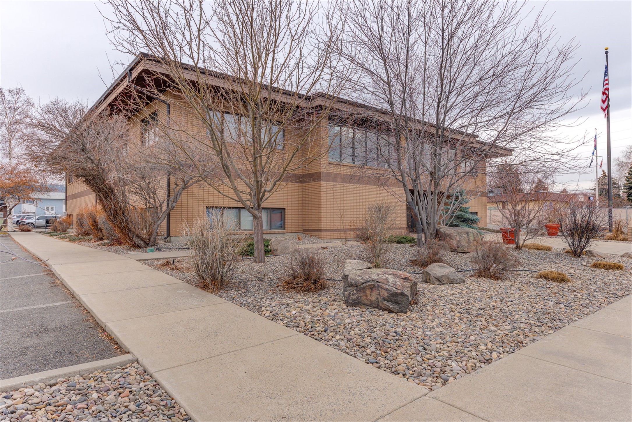 825 W Custer Avenue Property Photo 3