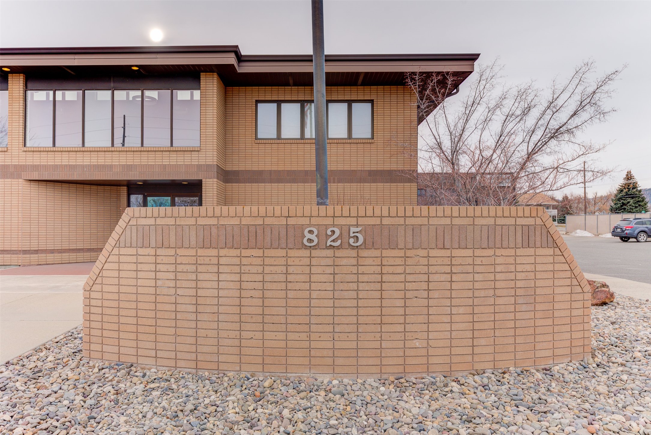 825 W Custer Avenue Property Photo 4
