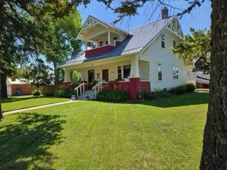 802 5th Avenue S Property Photo 1