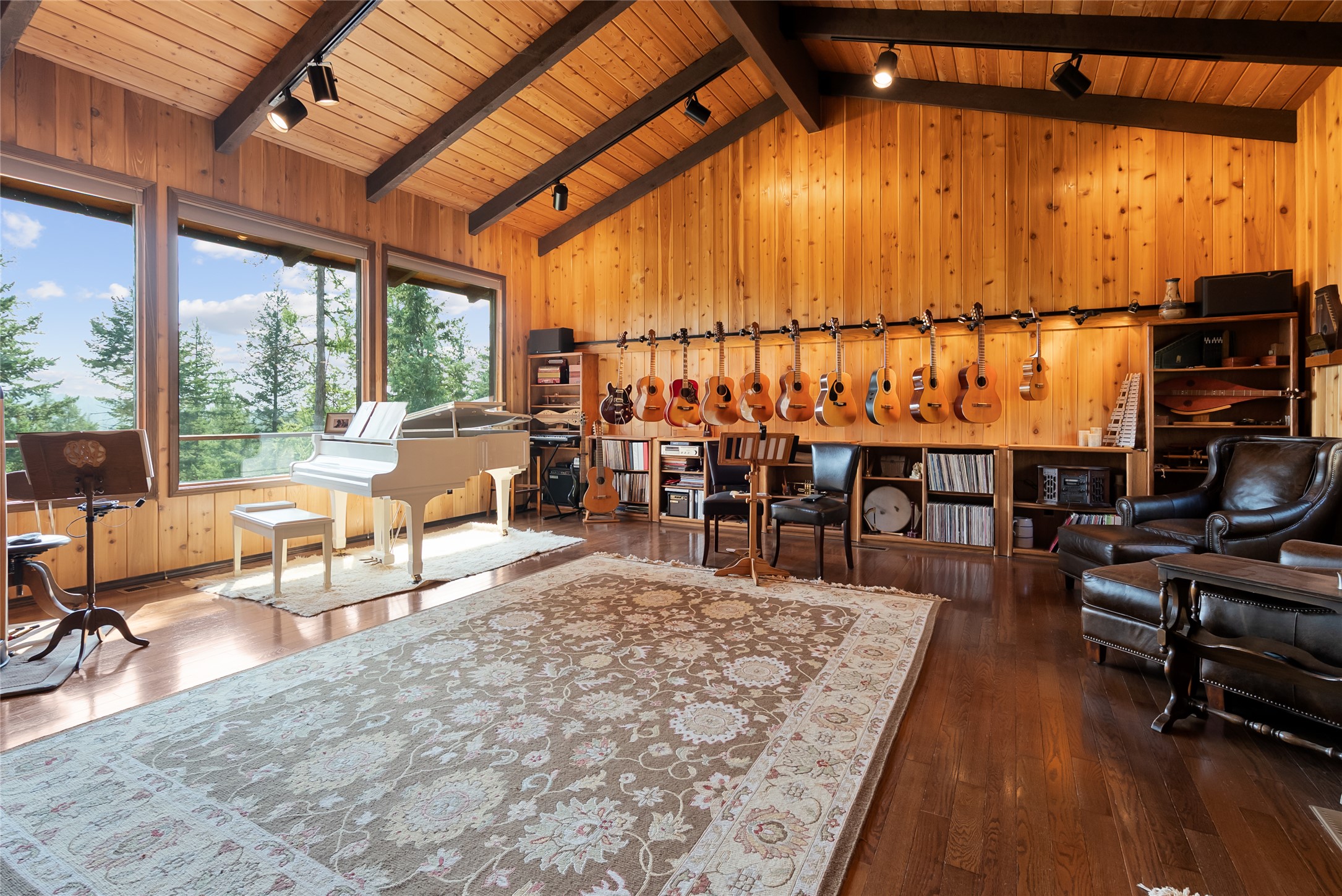 130 Wagon Wheel Road Property Photo 5