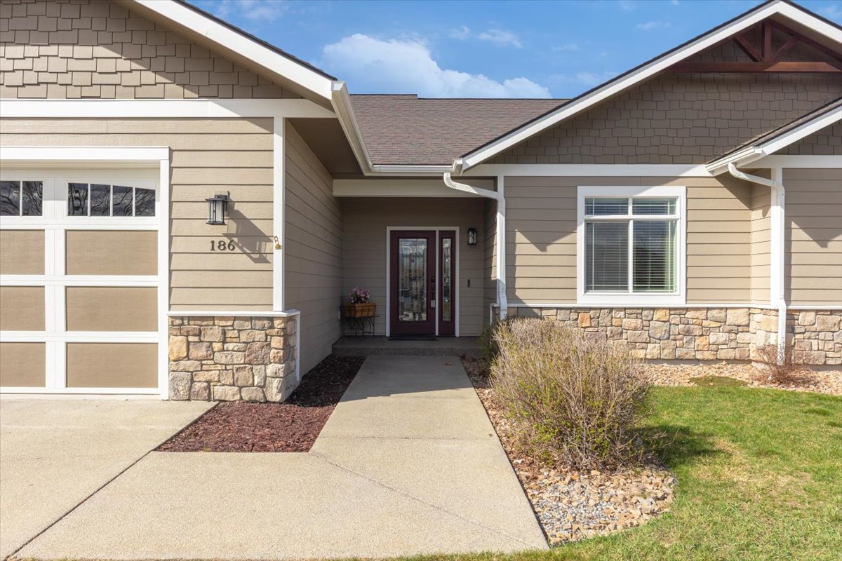 186 Lazy Creek Way Property Photo 1