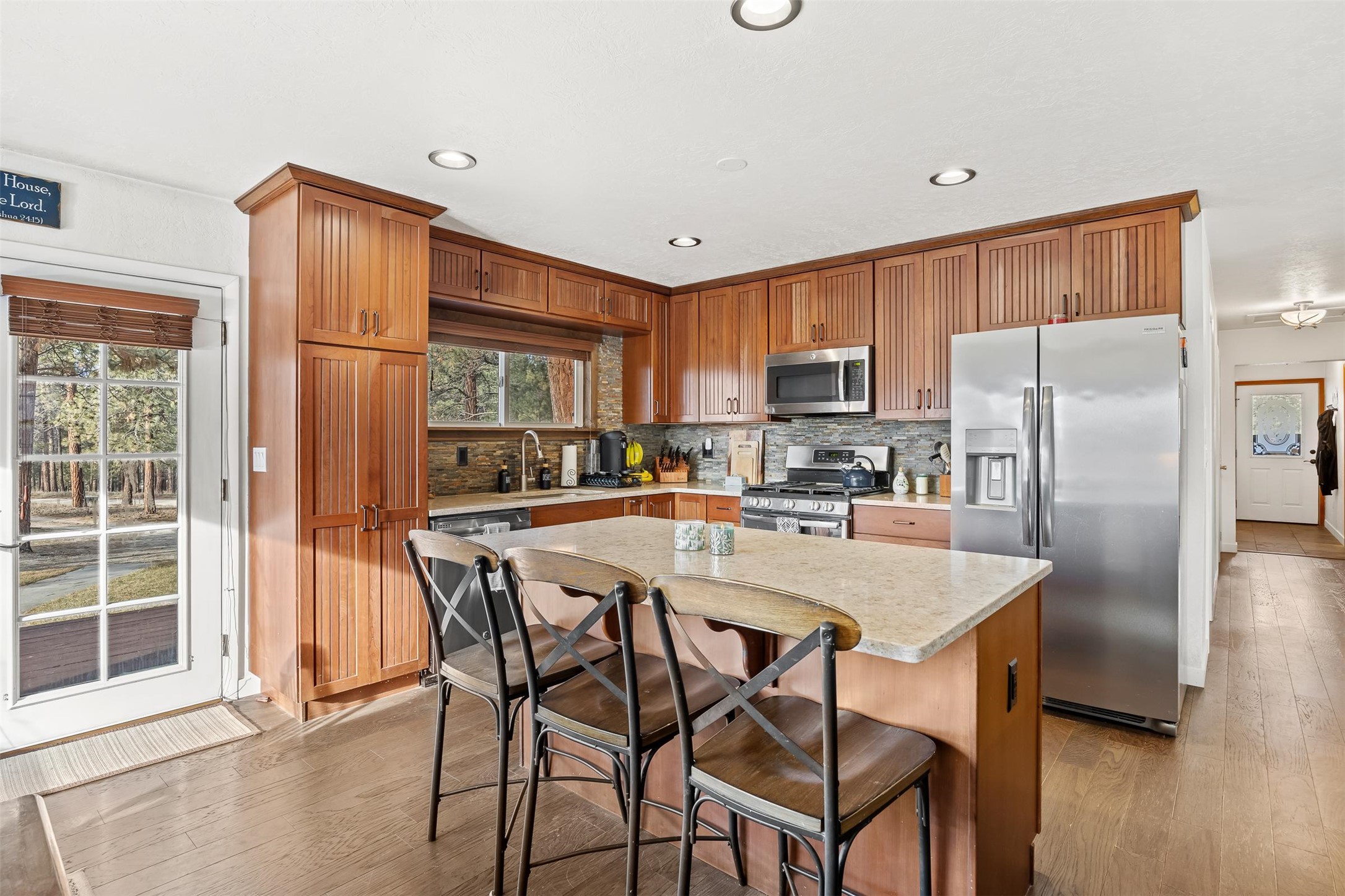 333 Hillview Drive Property Photo 8