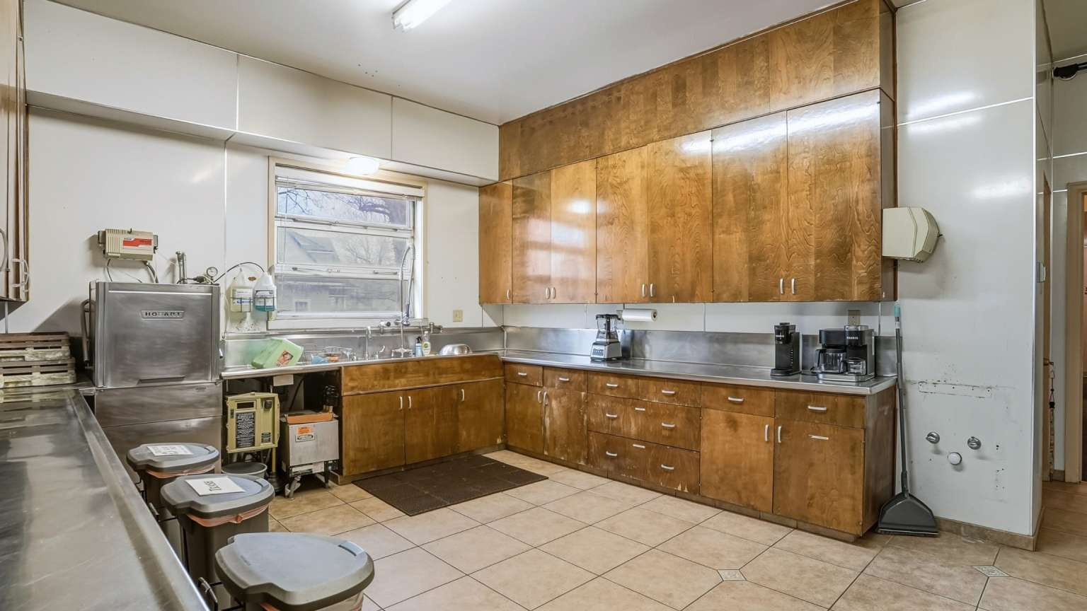 1005 Gerald Avenue Property Photo 9