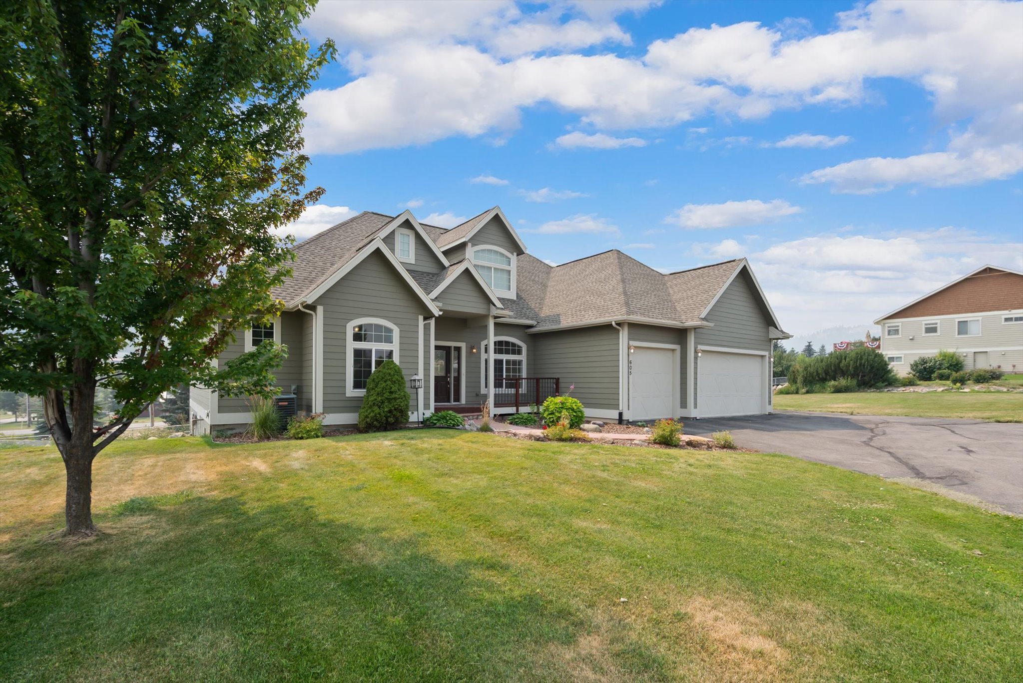 605 Stoneridge Drive Property Photo 4