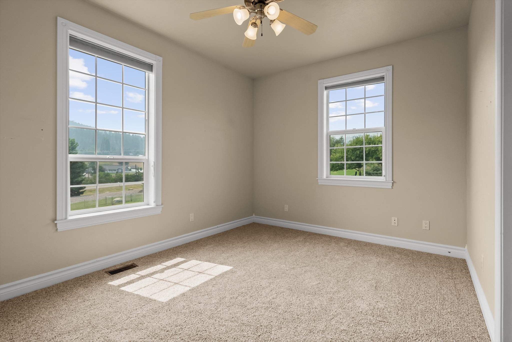 605 Stoneridge Drive Property Photo 28