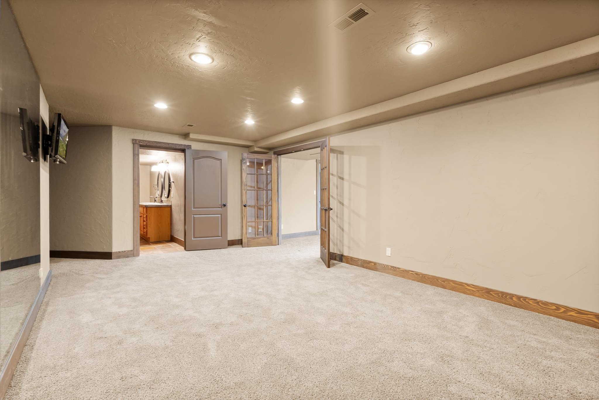605 Stoneridge Drive Property Photo 42