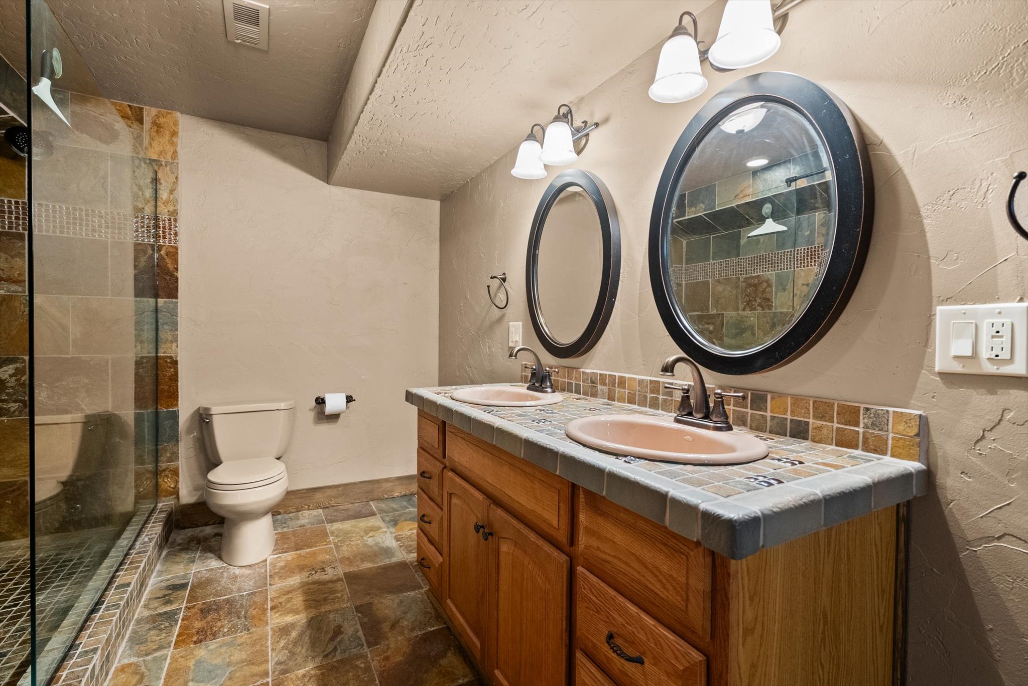 605 Stoneridge Drive Property Photo 43