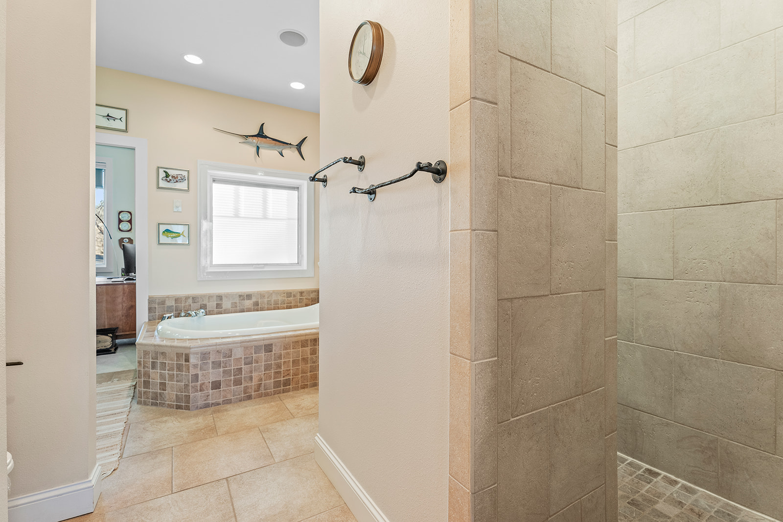 3934 E Shore Drive Property Photo 12