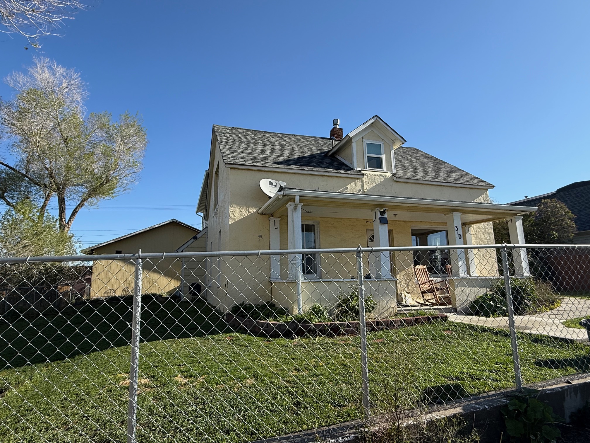 310 E Clark Street Property Photo 1
