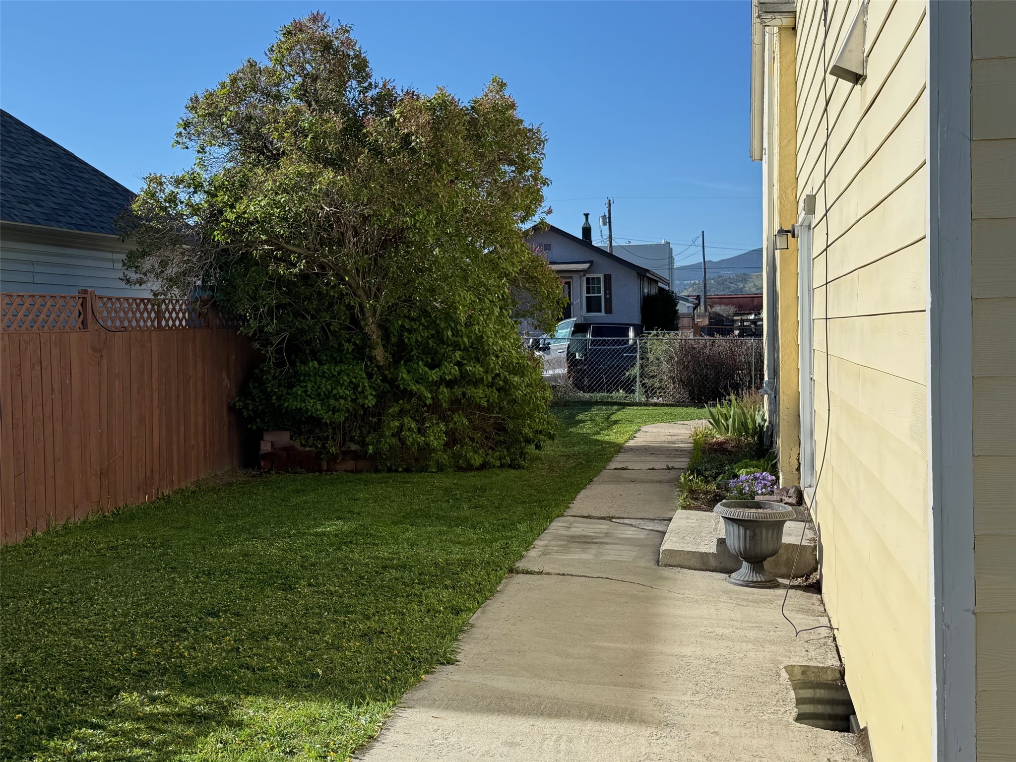310 E Clark Street Property Photo 2