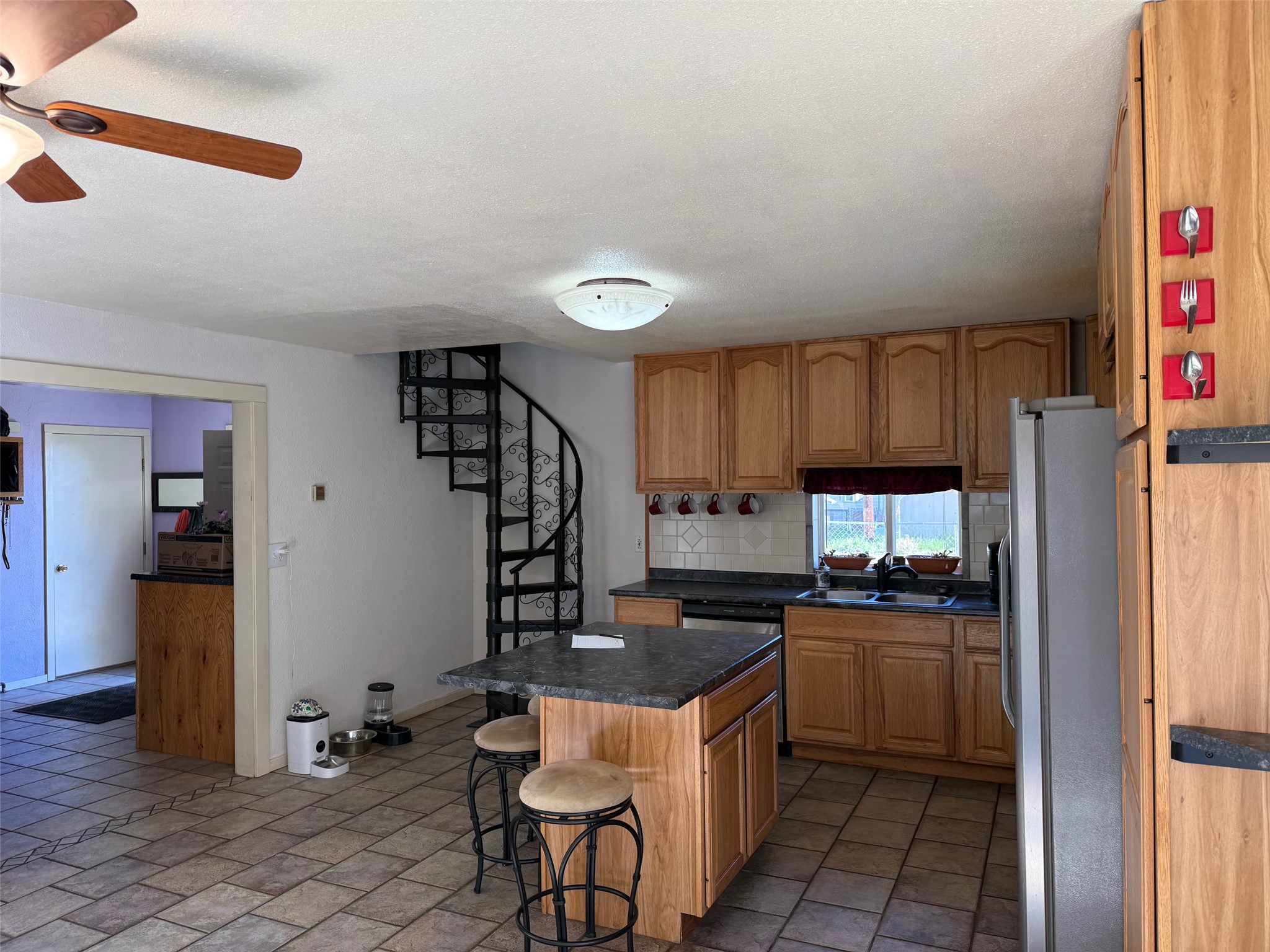 310 E Clark Street Property Photo 4