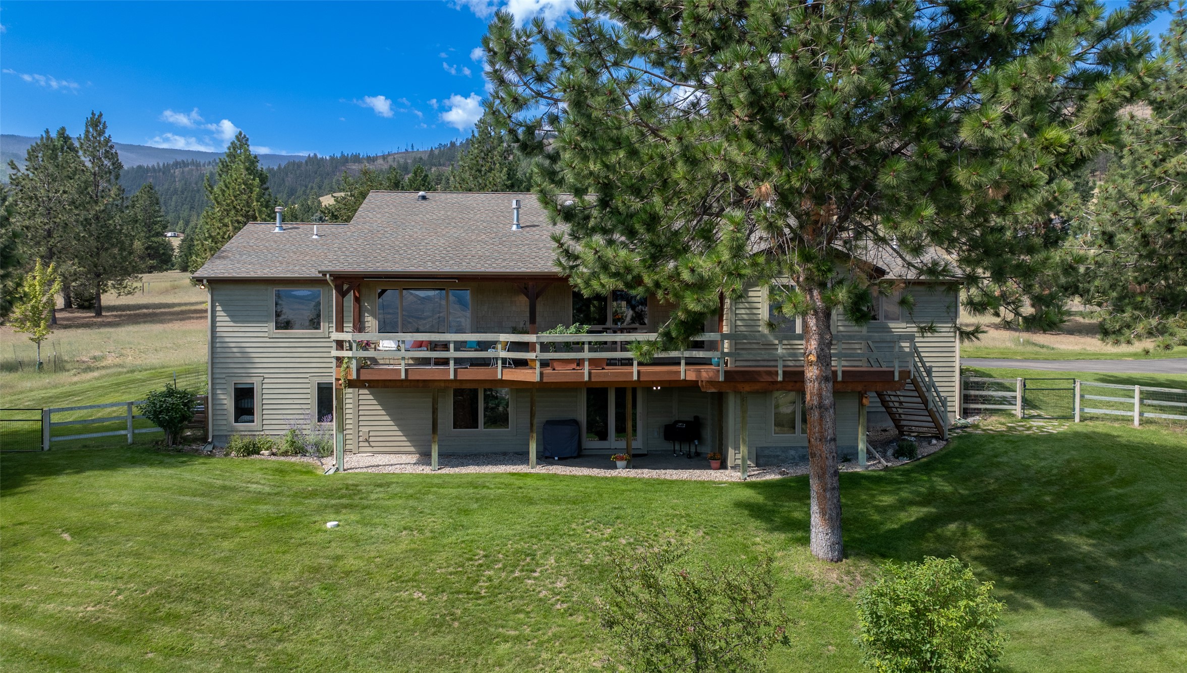 15940 Highland Drive Property Photo 3