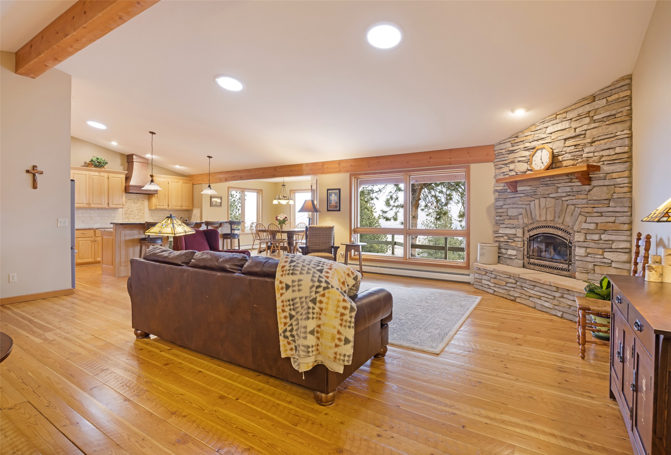 15940 Highland Drive Property Photo 8