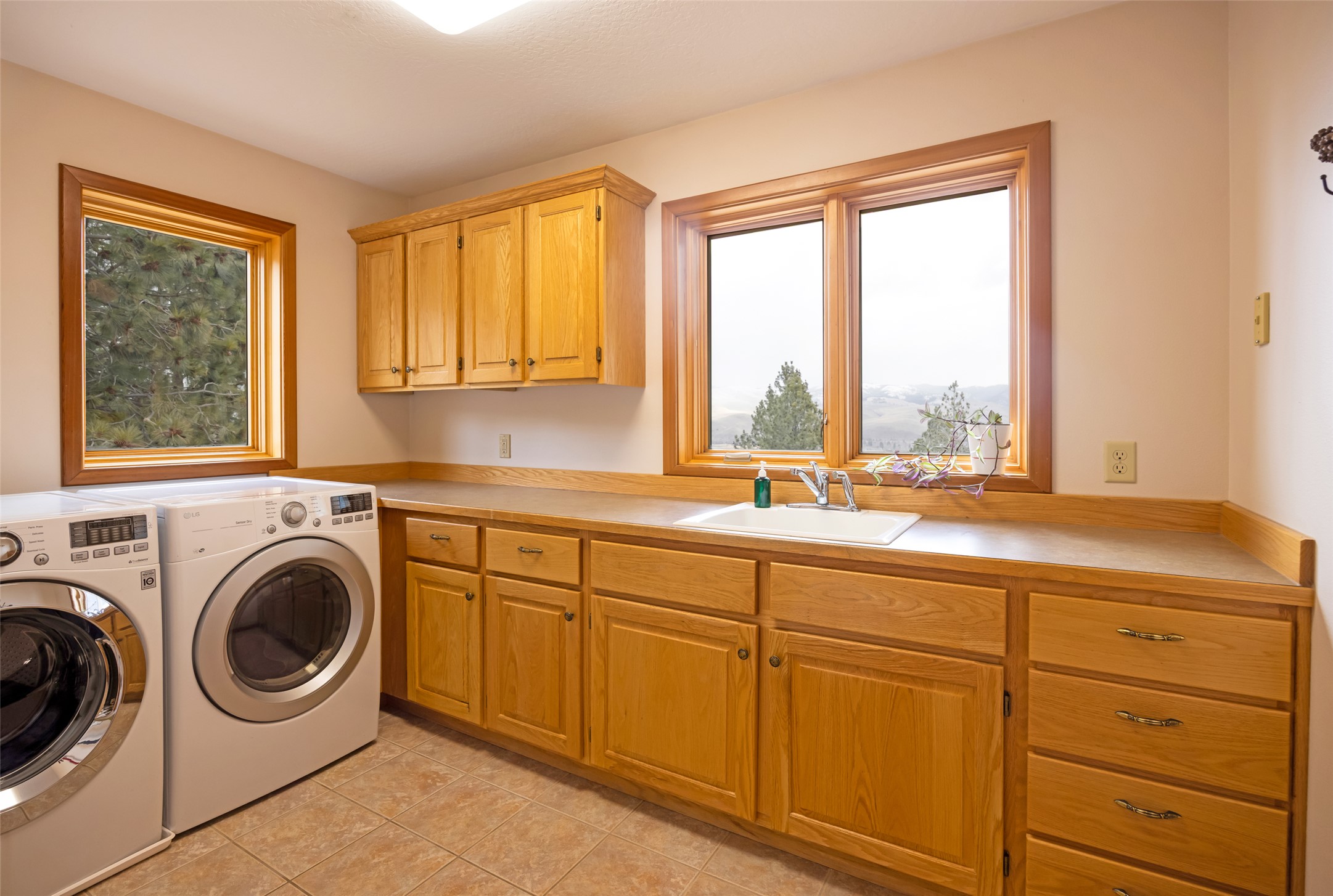 15940 Highland Drive Property Photo 29