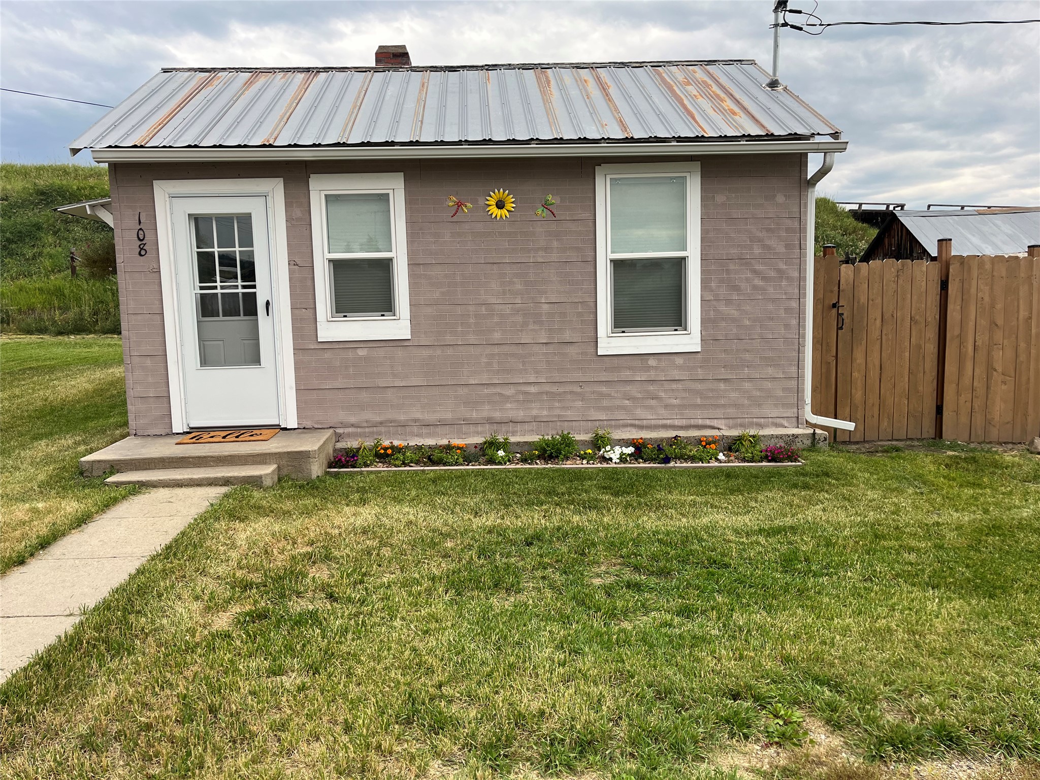108 E Hickey Street Property Photo 2