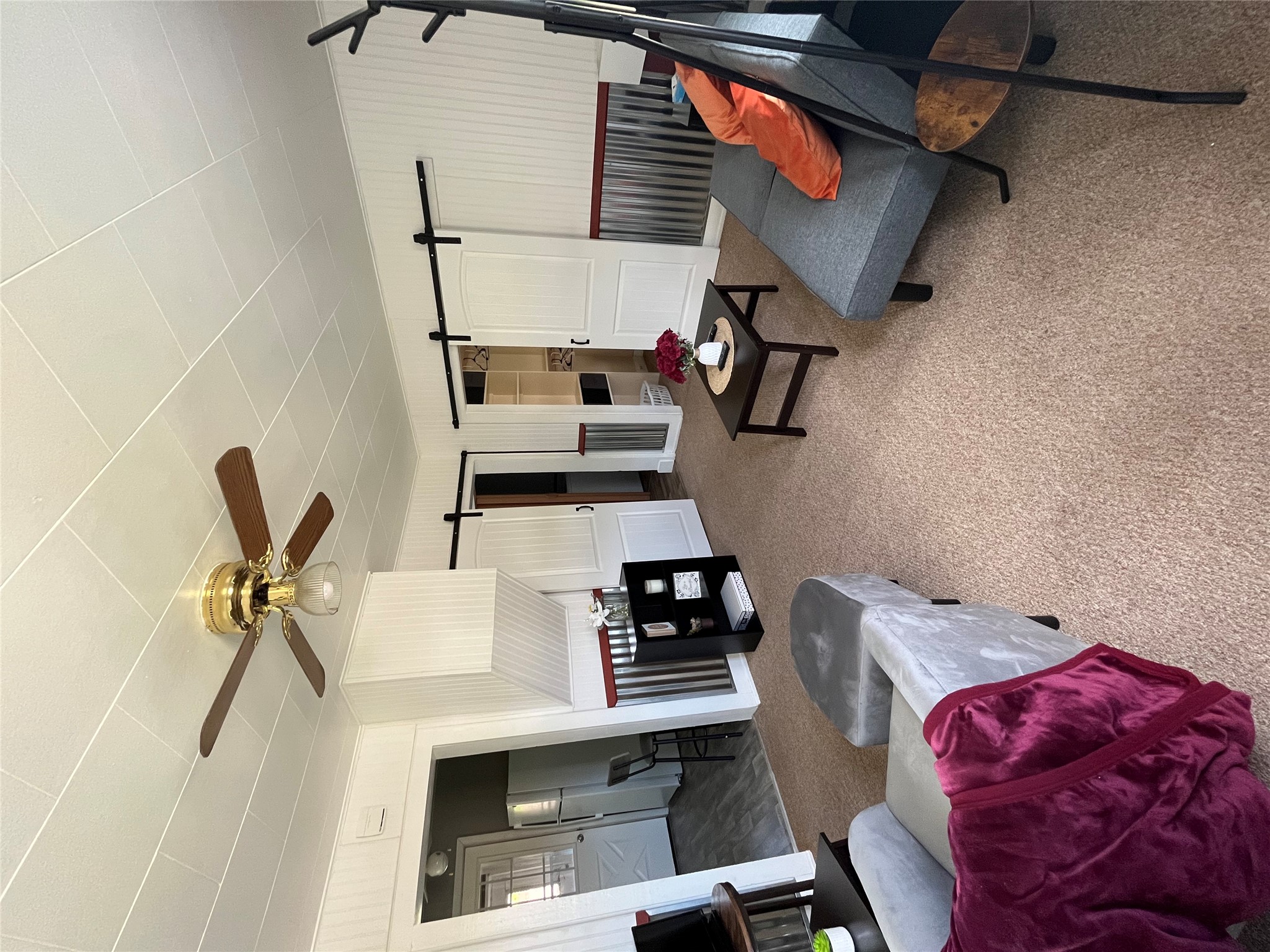 108 E Hickey Street Property Photo 4