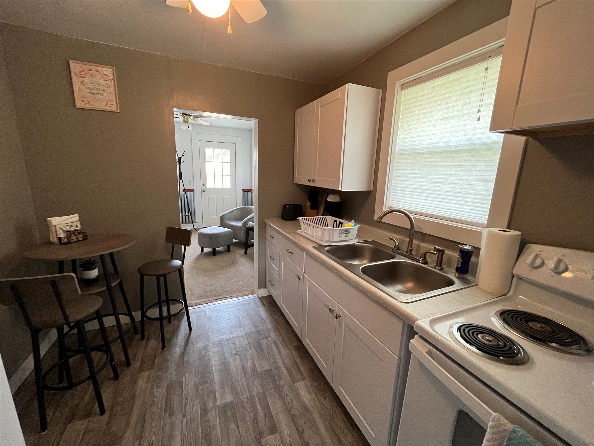 108 E Hickey Street Property Photo 6
