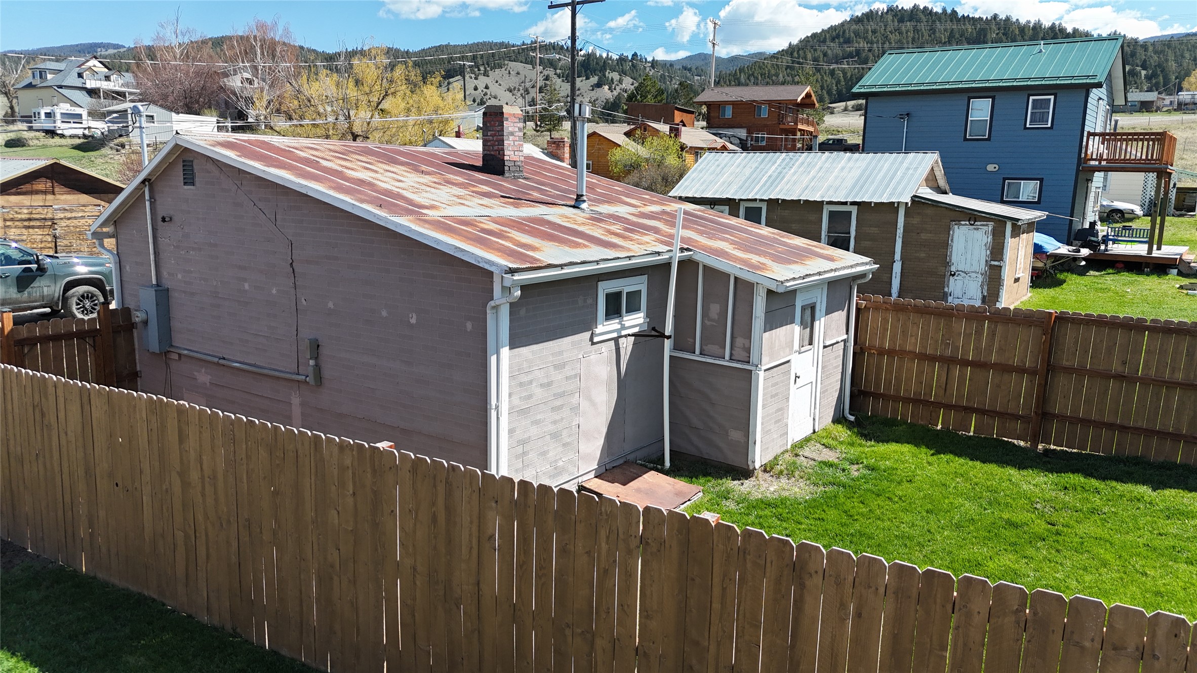 108 E Hickey Street Property Photo 17