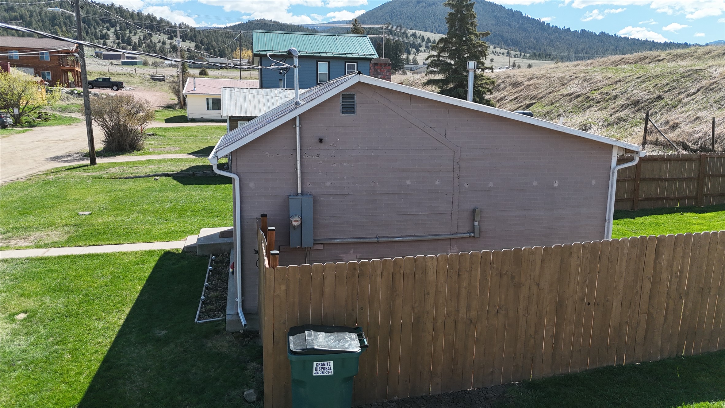 108 E Hickey Street Property Photo 18