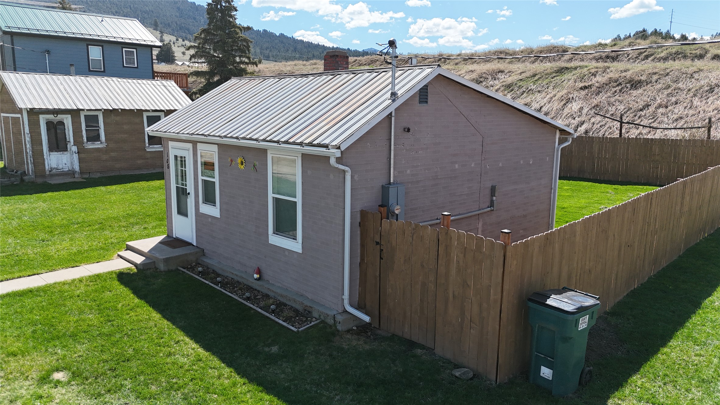 108 E Hickey Street Property Photo 19