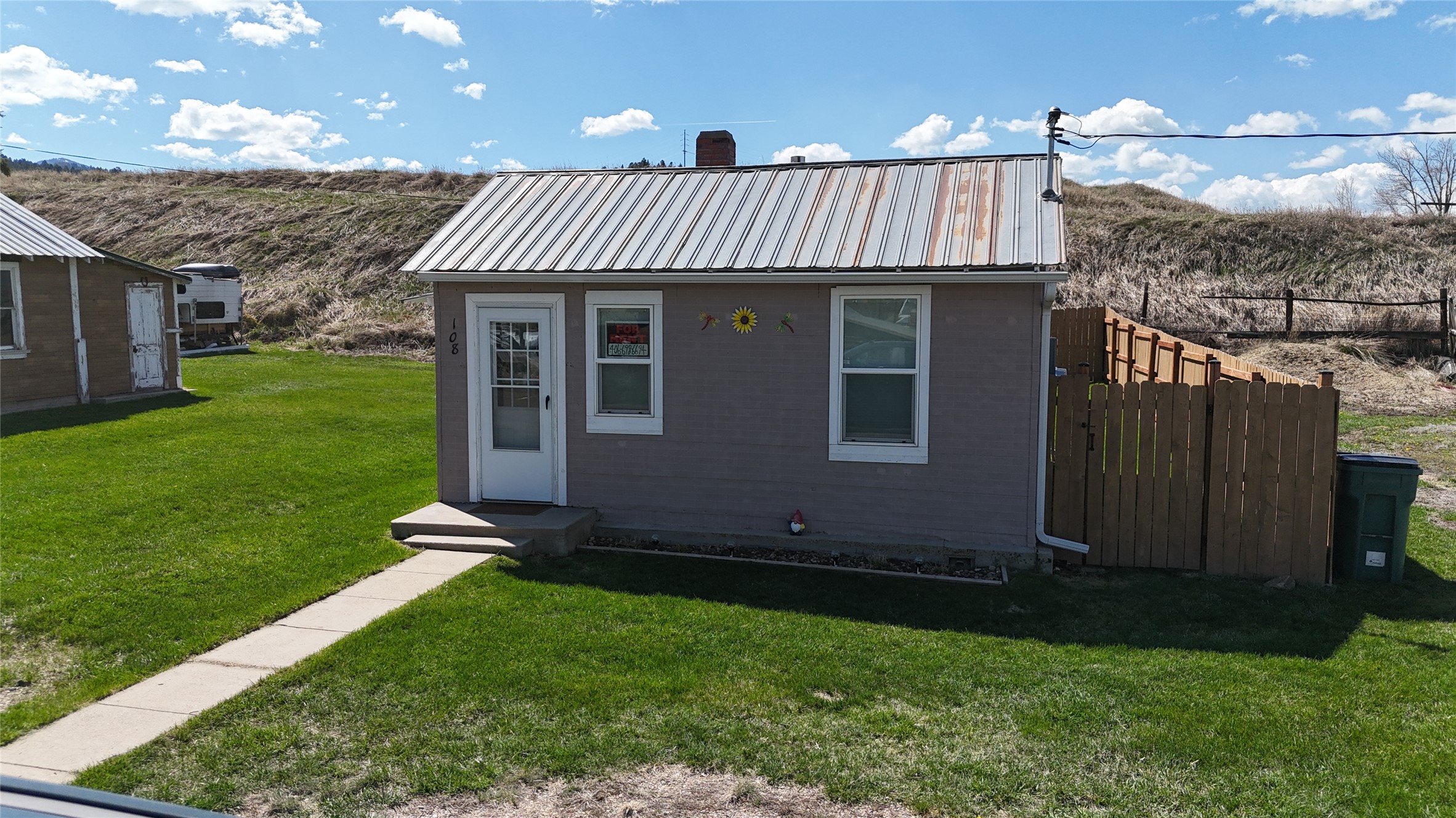 108 E Hickey Street Property Photo 20