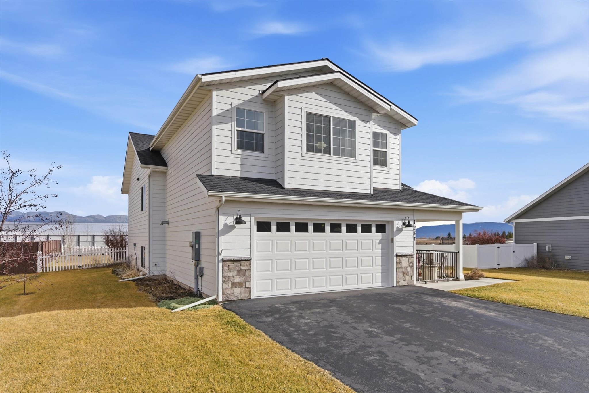 1237 Mackinaw Loop Property Photo 6