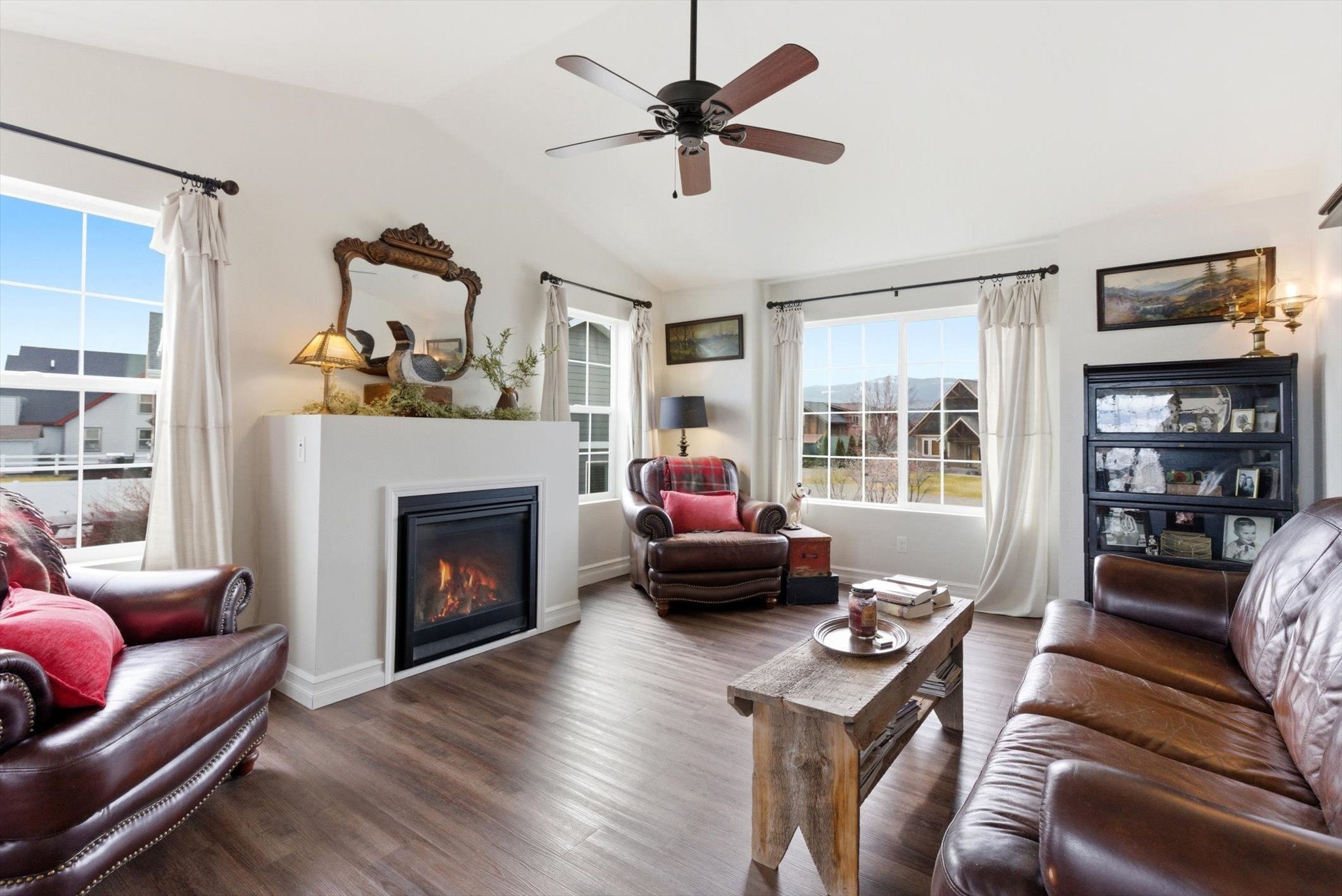 1237 Mackinaw Loop Property Photo 8