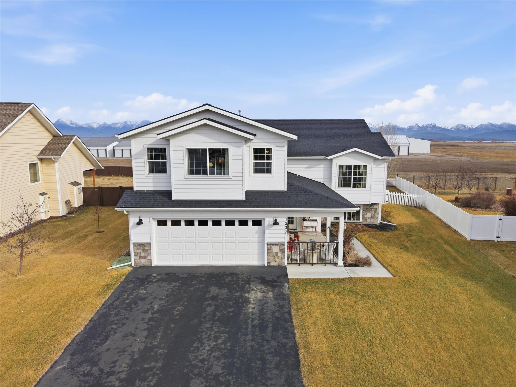 1237 Mackinaw Loop Property Photo 41