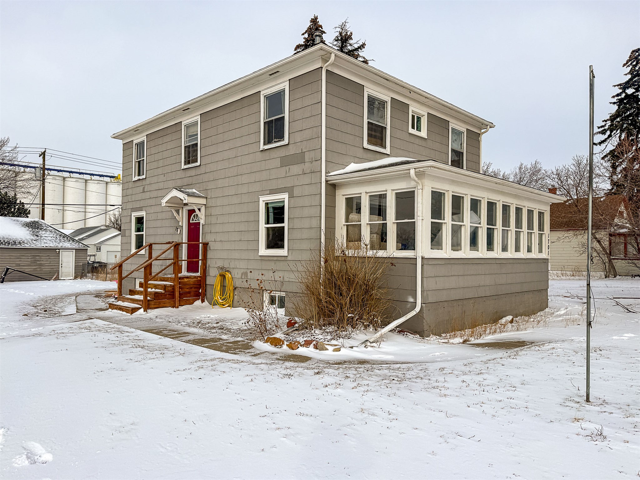 1701 8th Avenue N Property Photo 2