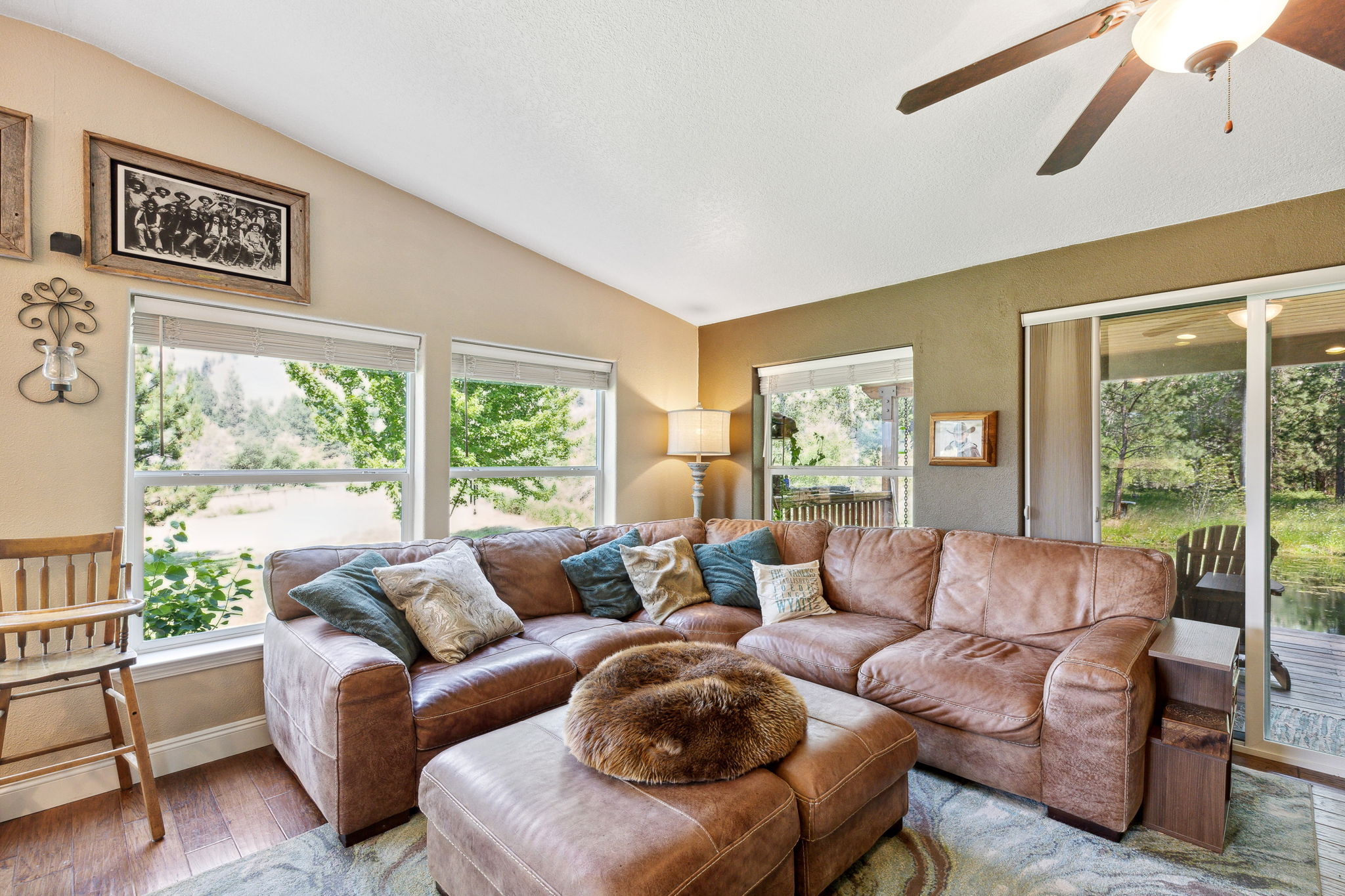 2848 E Gorus Loop Property Photo 17