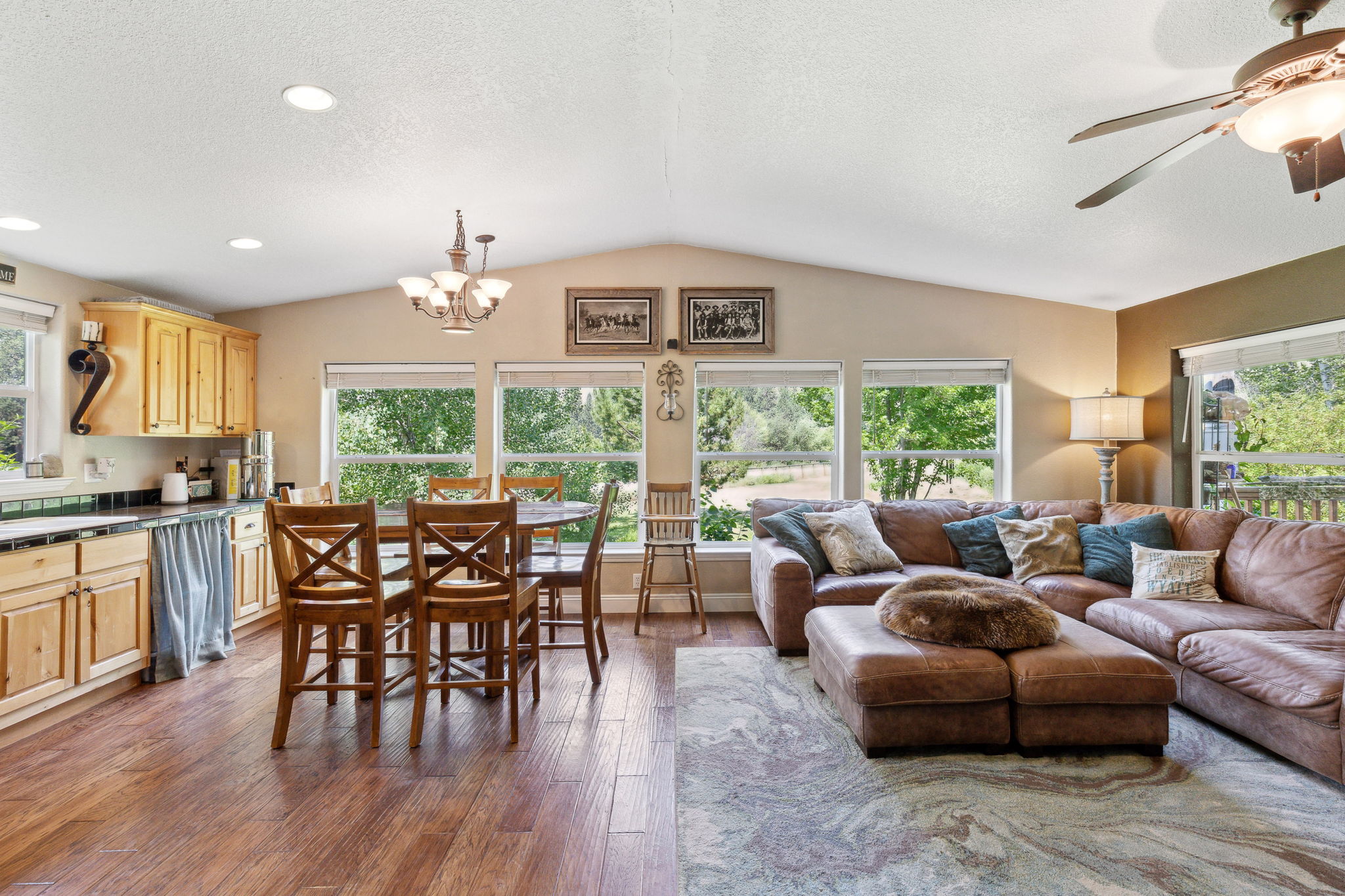 2848 E Gorus Loop Property Photo 19