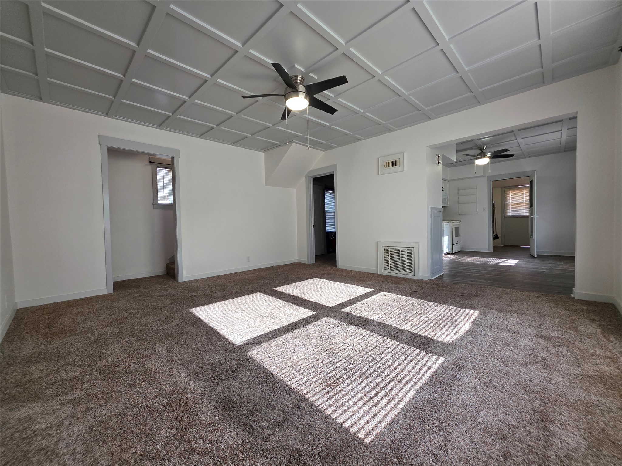 725 8th Avenue Nw Property Photo 3