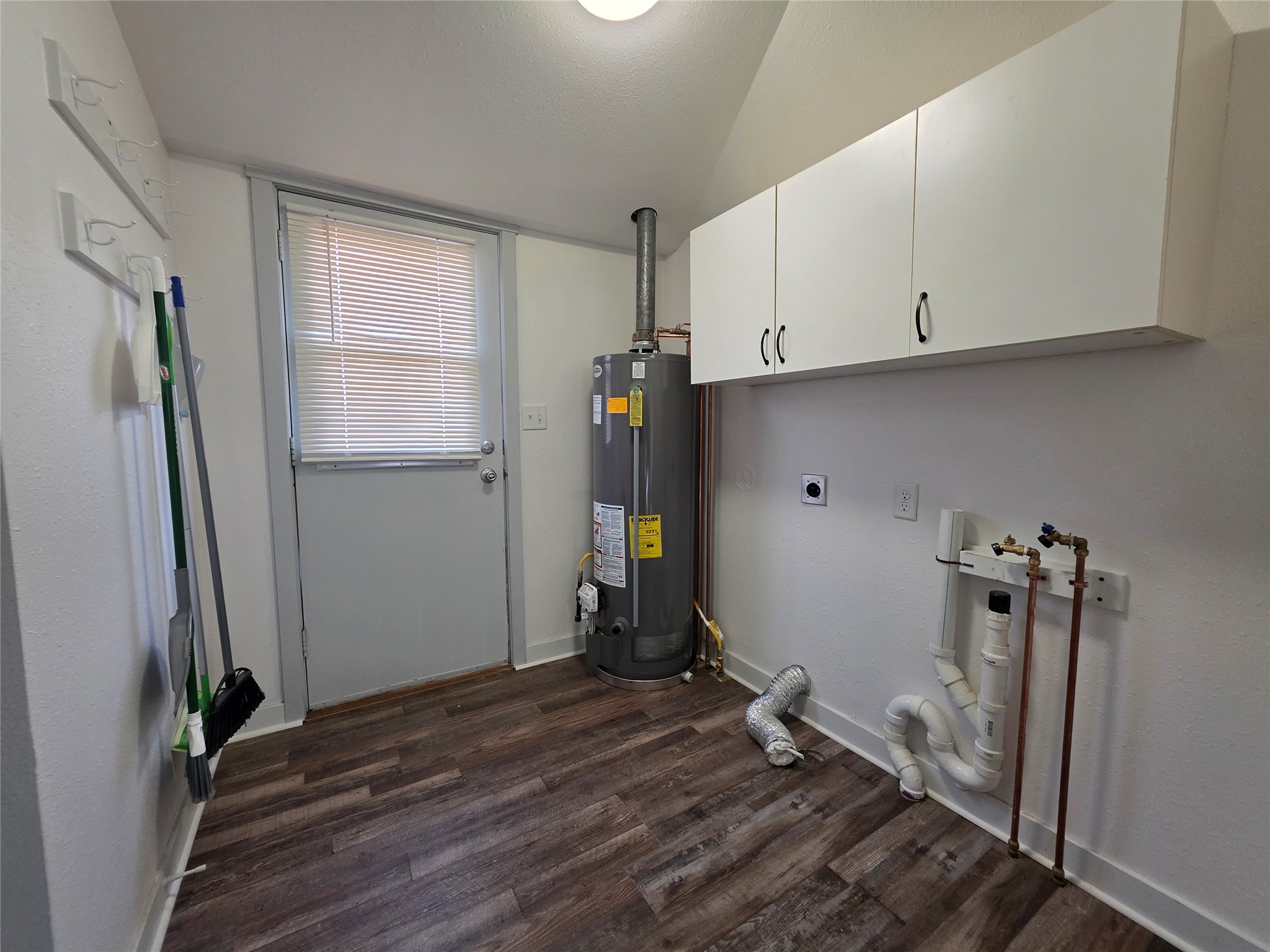 725 8th Avenue Nw Property Photo 11