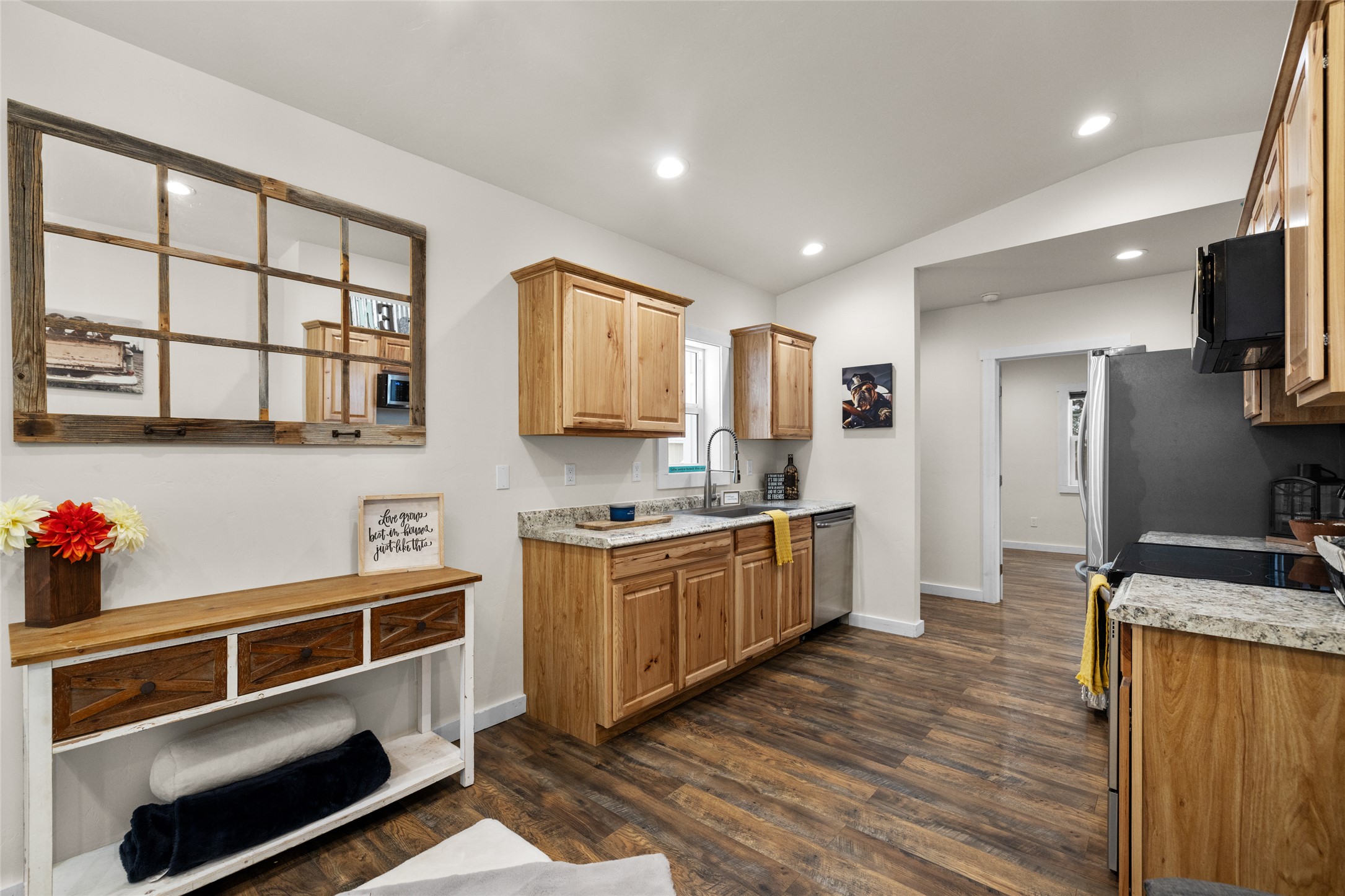 222 Forest Hill Village Property Photo 12