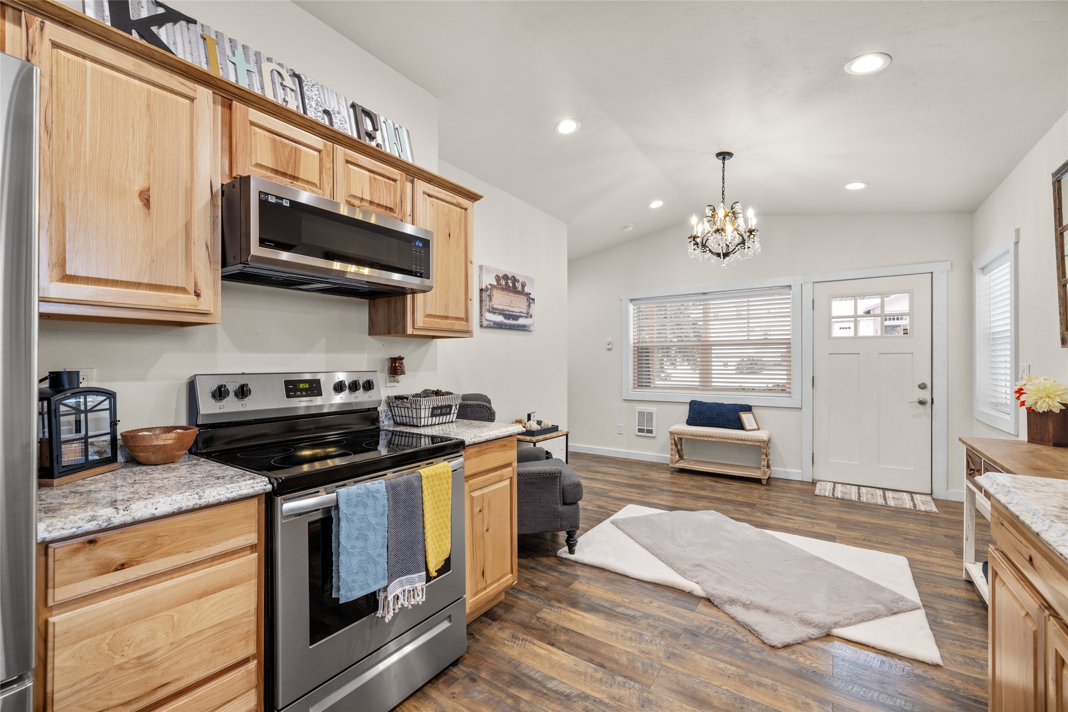 222 Forest Hill Village Property Photo 18