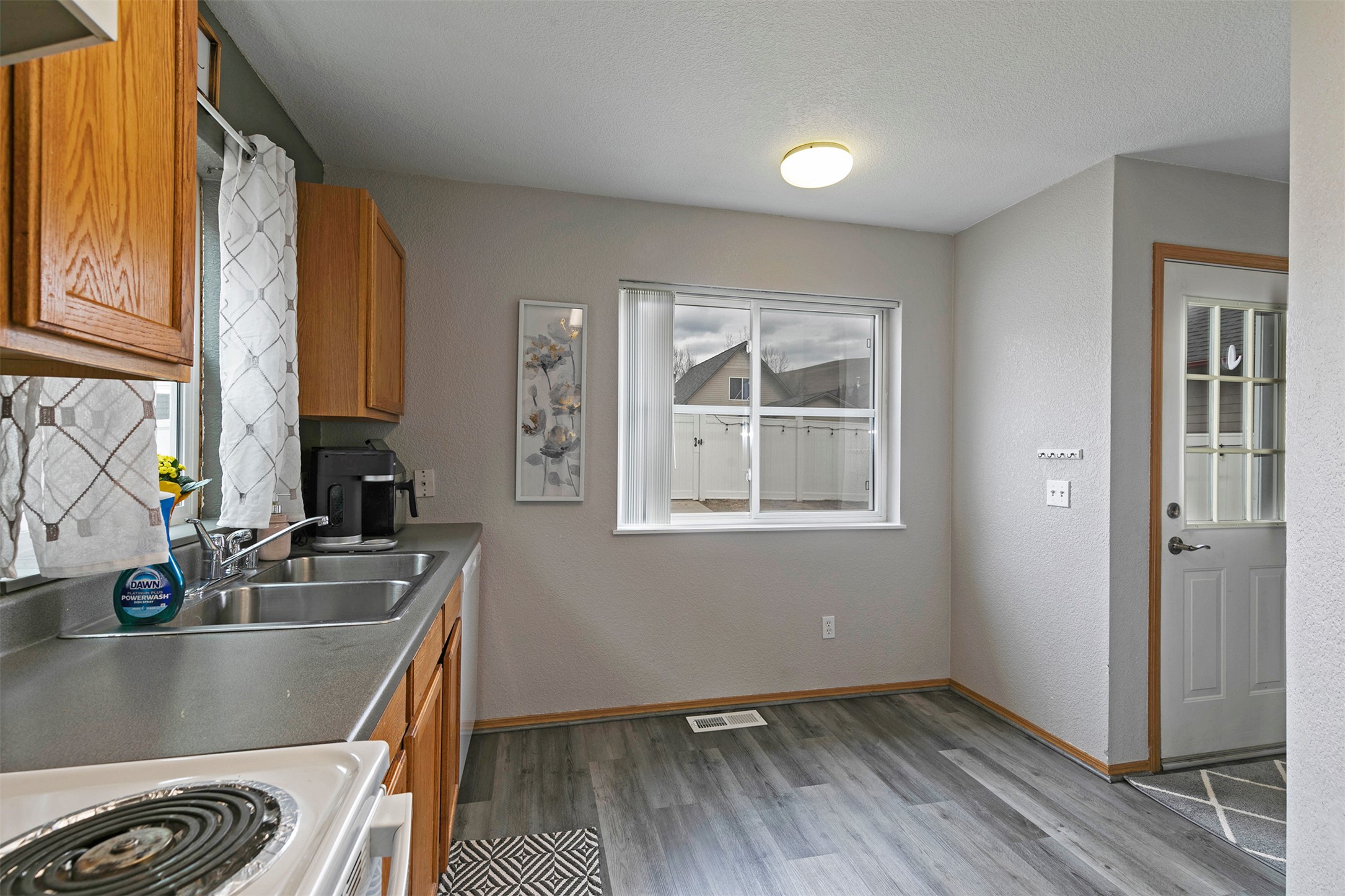 4672 Bordeaux Boulevard Property Photo 12