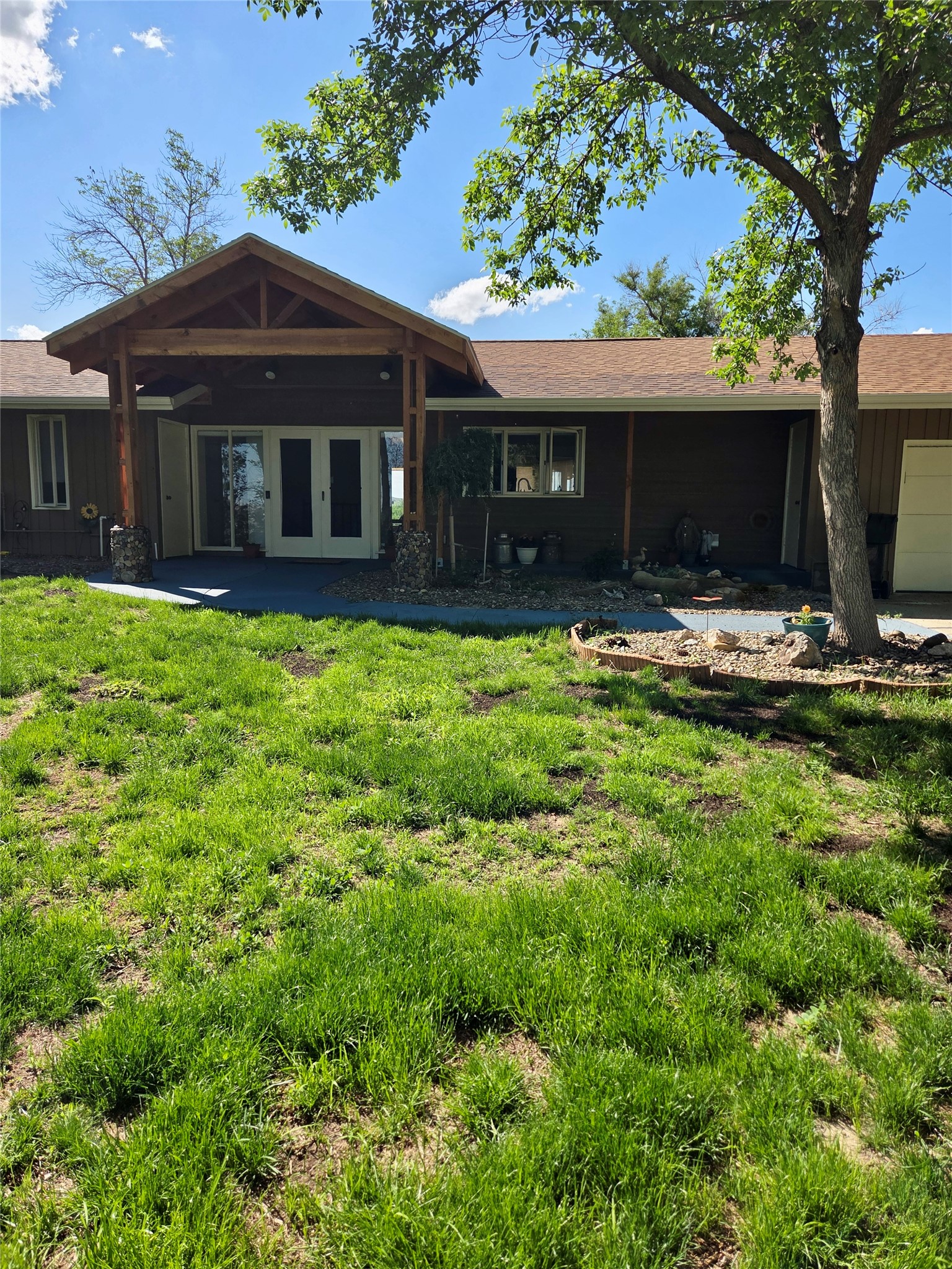 2 Fairgrounds Road Property Photo 4