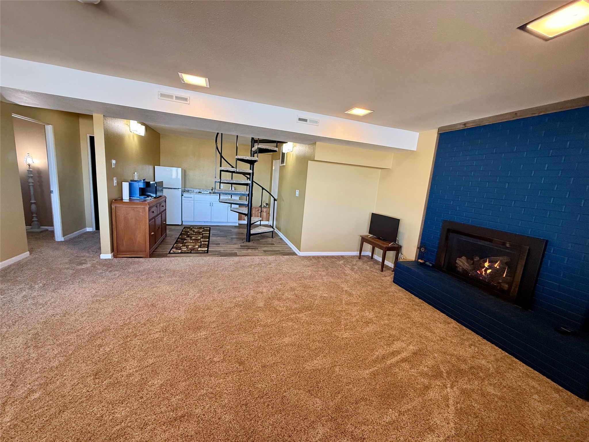 2 Fairgrounds Road Property Photo 44