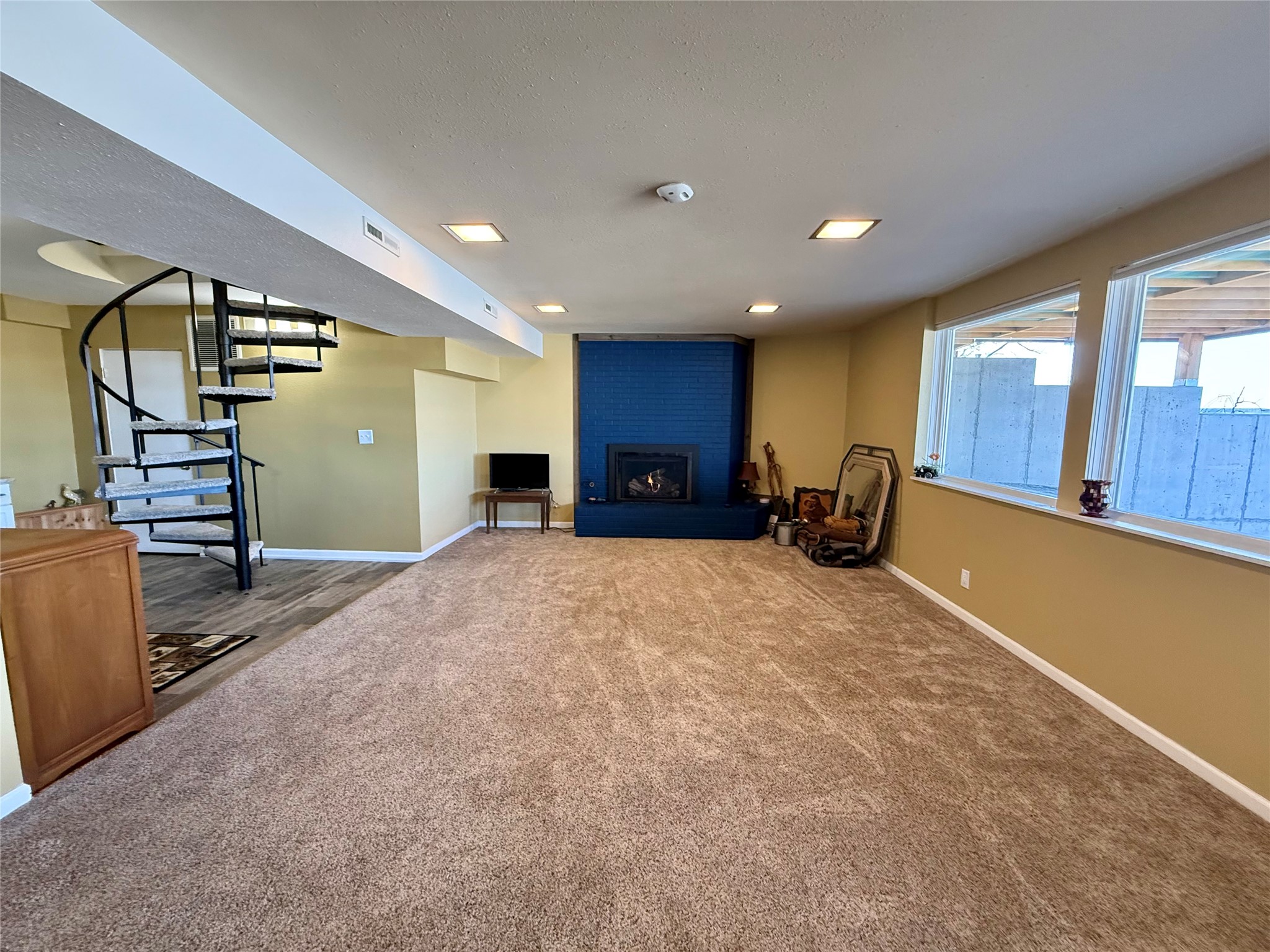 2 Fairgrounds Road Property Photo 45