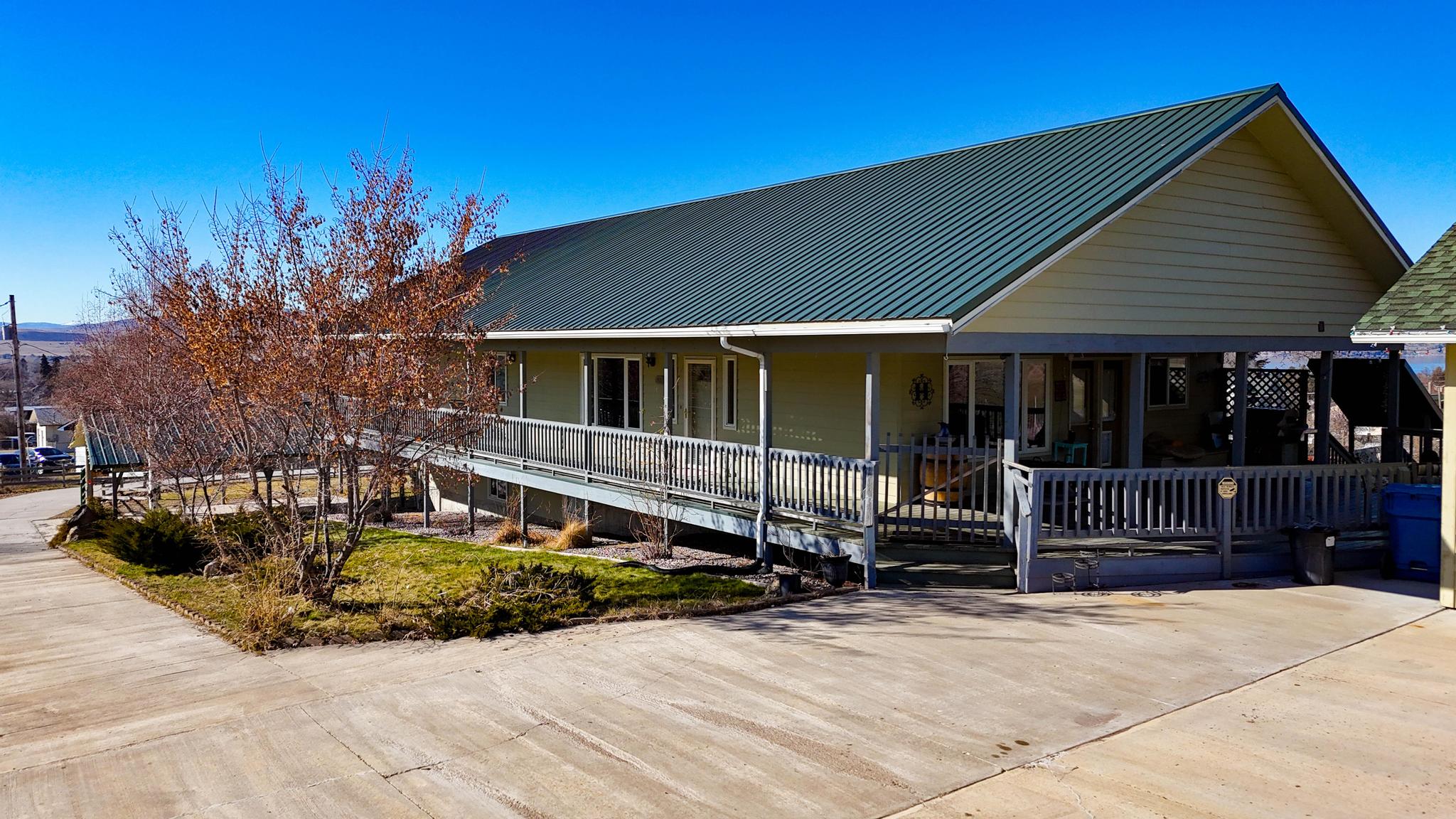 1401 12th Avenue E Property Photo 3