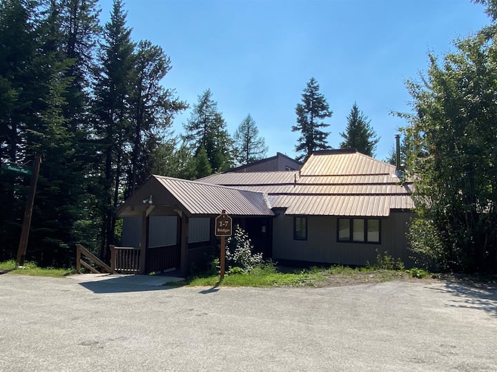 1 Tamarack Lane 1a Property Photo 2