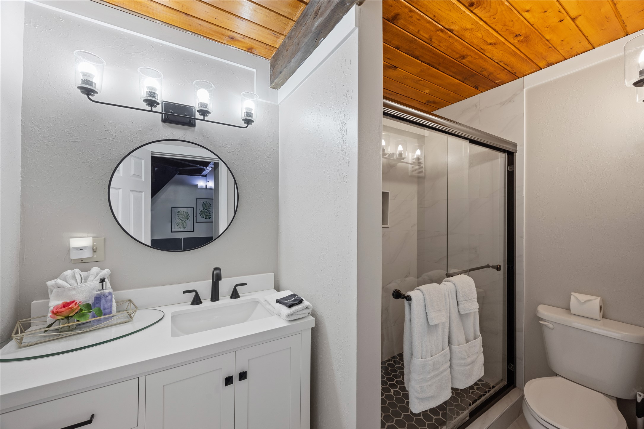 1 Tamarack Lane 1a Property Photo 8