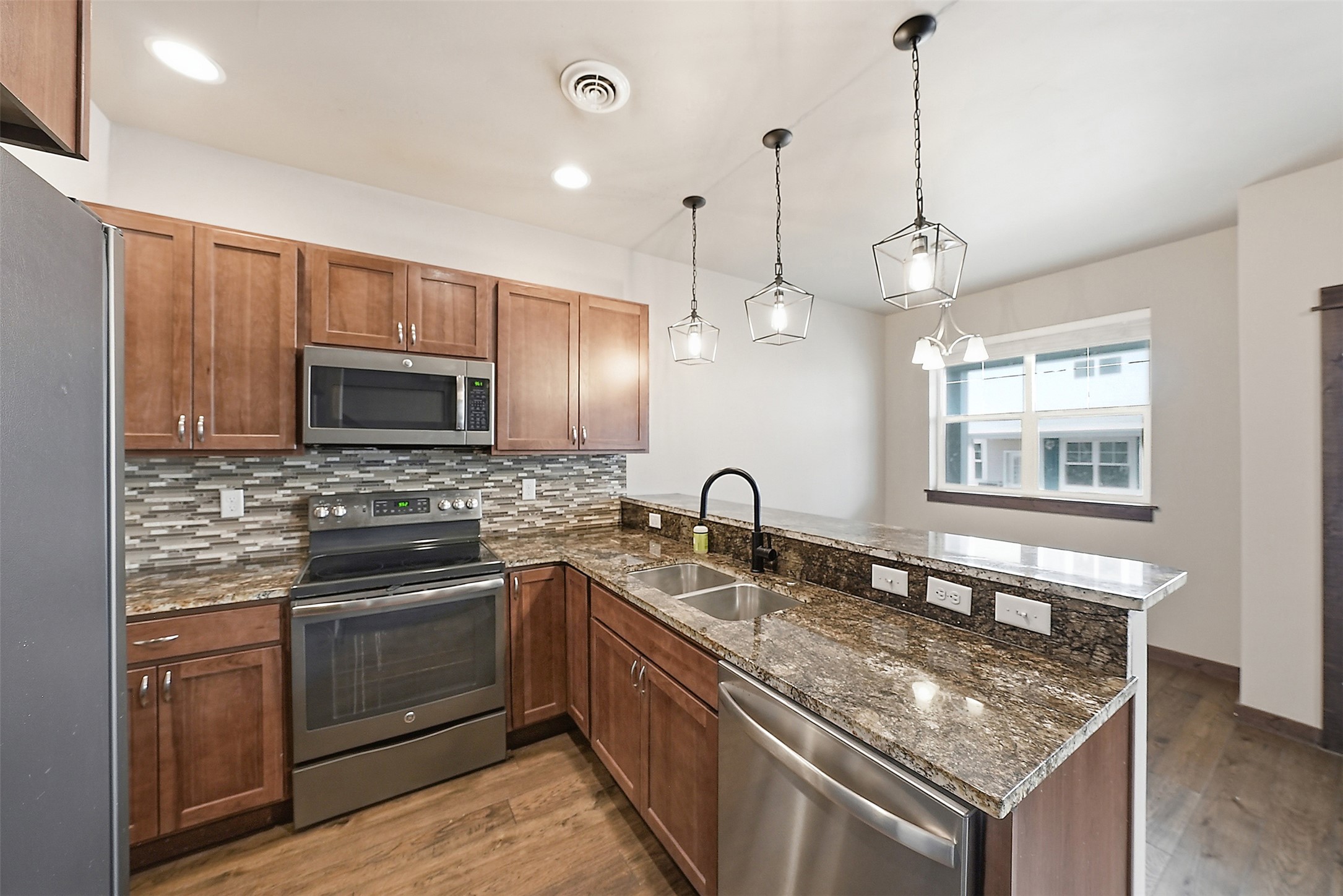 4348 Glenwood Drive C Property Photo 5