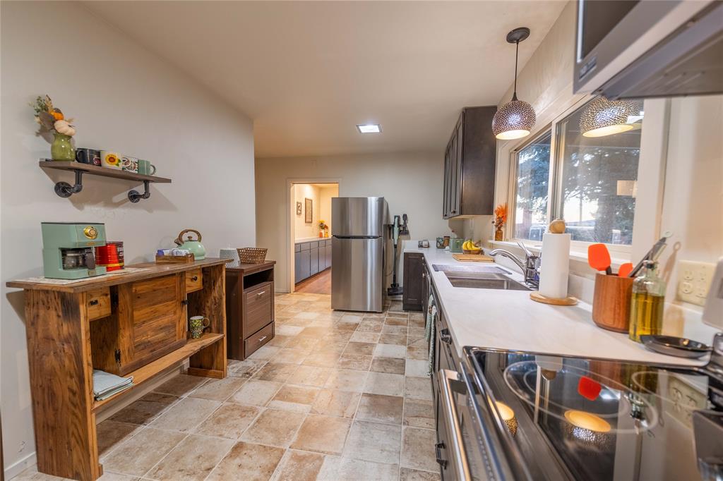 115 E Mill Street Property Photo 6