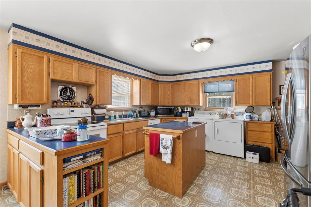2260 E Lakeshore Drive Property Photo 7
